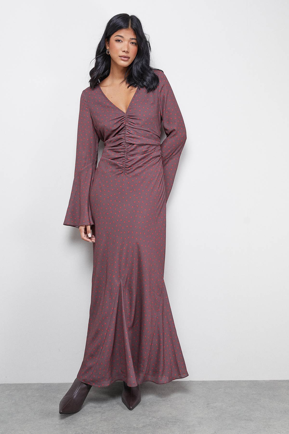 Warehouse Robe Maxi Premium en Georgette avec Fronces Devant et Manchettes Volantées