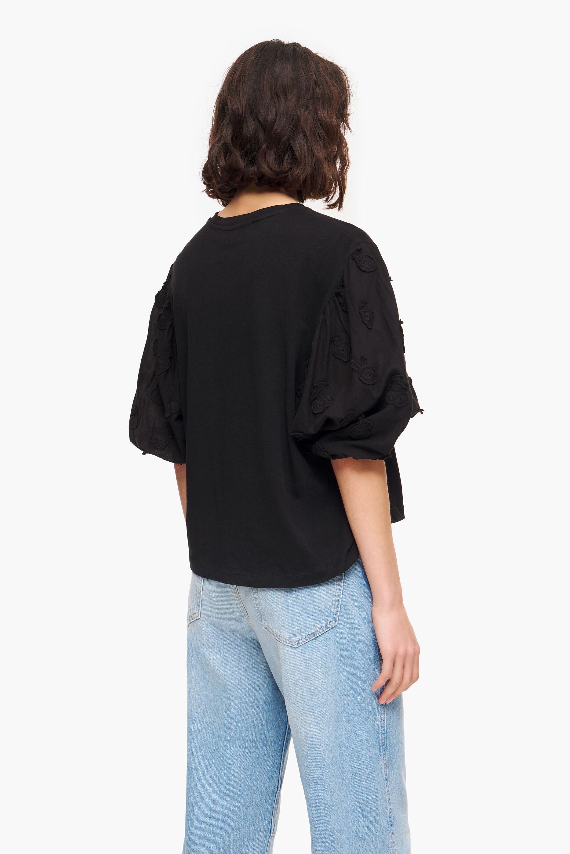 Camiseta preta de tecido duplo