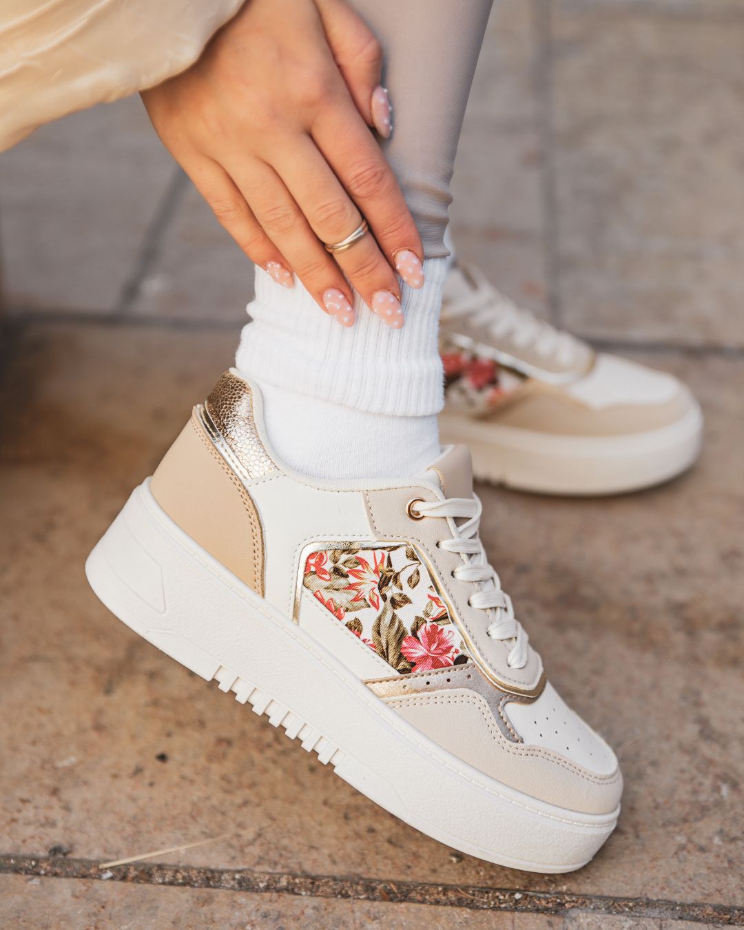 Basket femme dorée beige et blanche à lacets - Patie