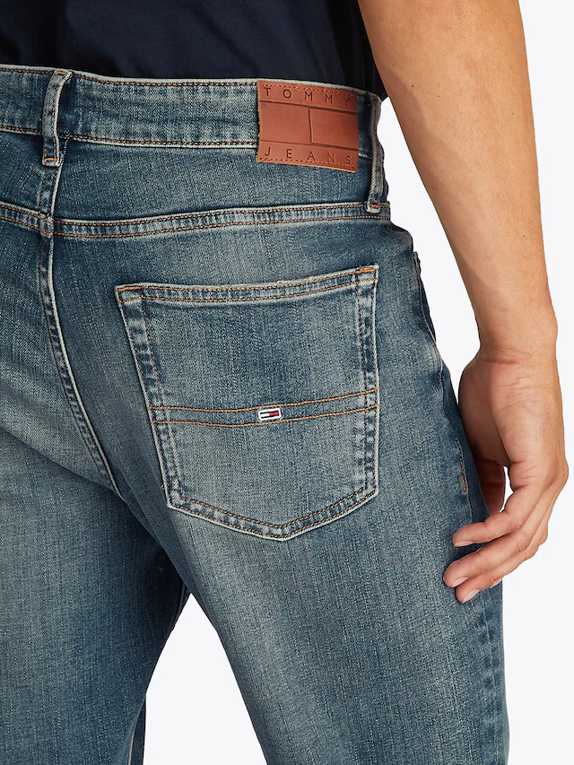 Tommy Jeans Slim-fit-Jeans »Ryan Regular Slim Straight«, Slim‑Straight‑Jeans aus hochwertigem Denim regulärer Leibhöhe
