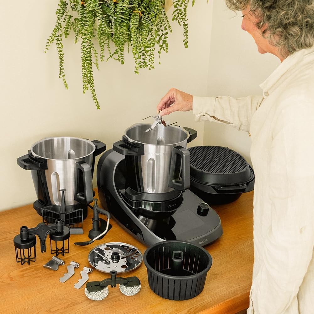 Cecotec Robot de Cuisine Multifonction avec Distributeur d'Aliments Mambo CooKing Total Gourmet. 2200 W, 45 Fonctions, Recettes Guidées, Récipient Unique 5L, Récipient Victory 5L, Accessoires : Cuisine et Maison
