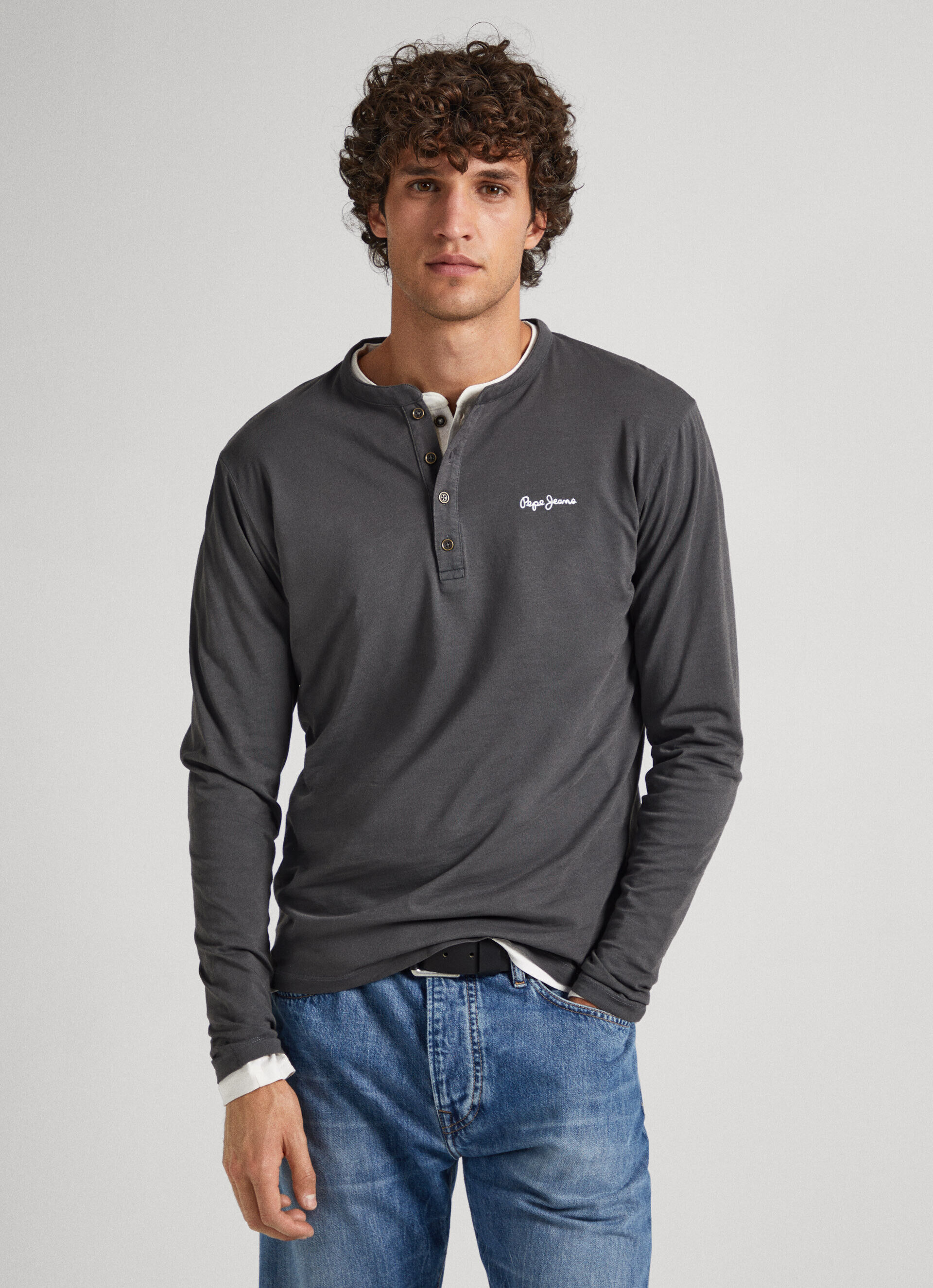 Camiseta com gola padeiro - Cinza Trovão