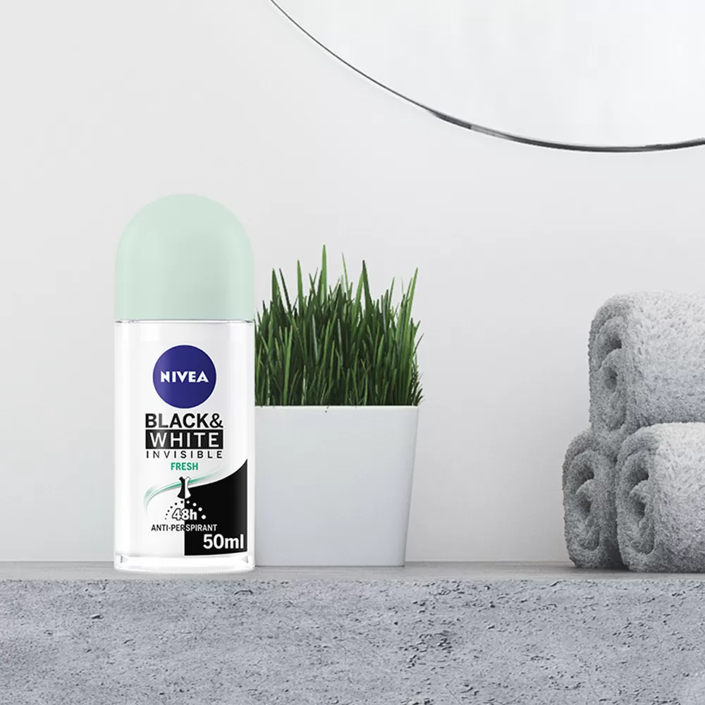 Nivea Black & White Invisible Fresh Deo Roll On - 50 ml.