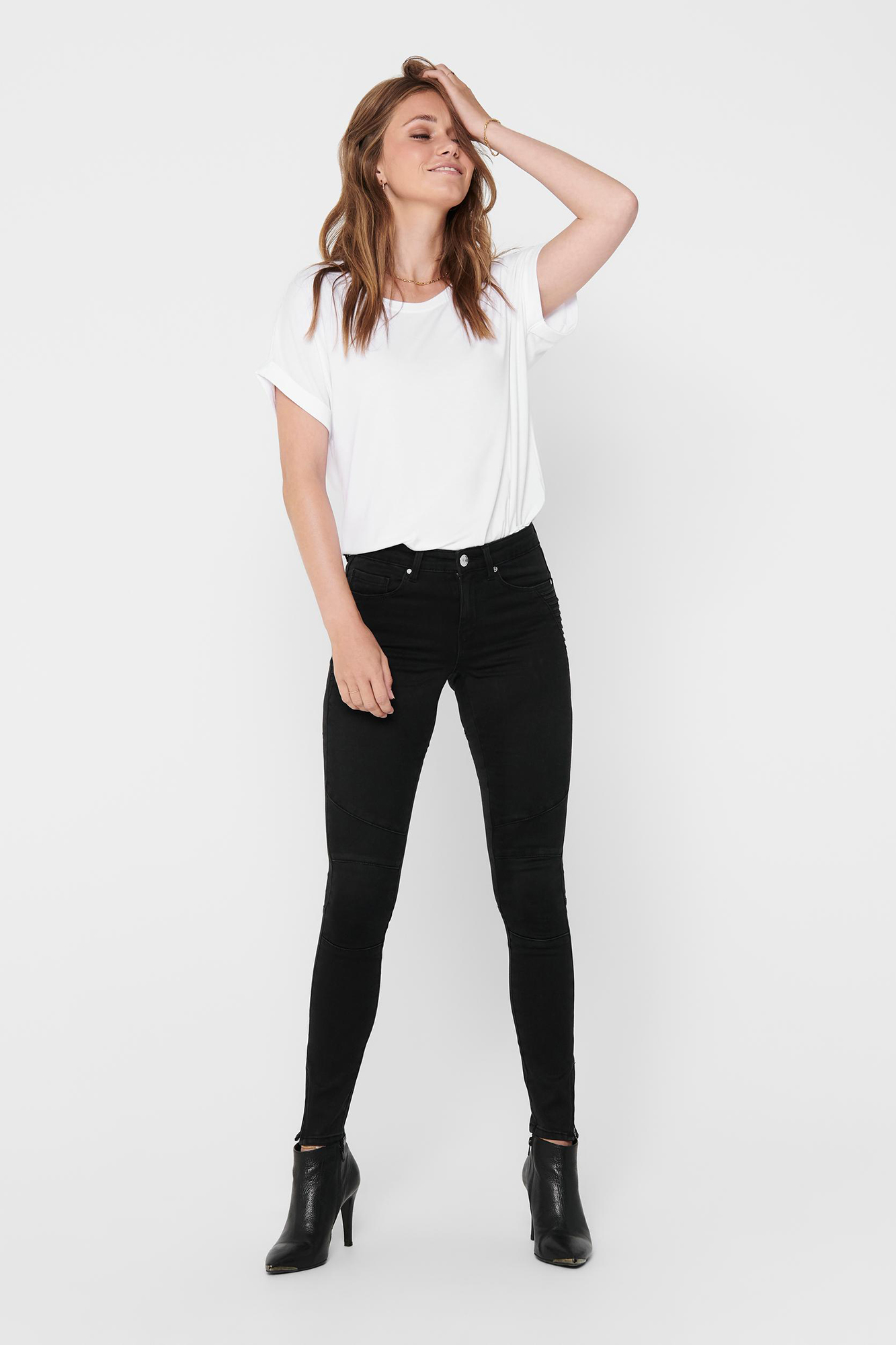 Blusa de manga curta e modelagem folgada