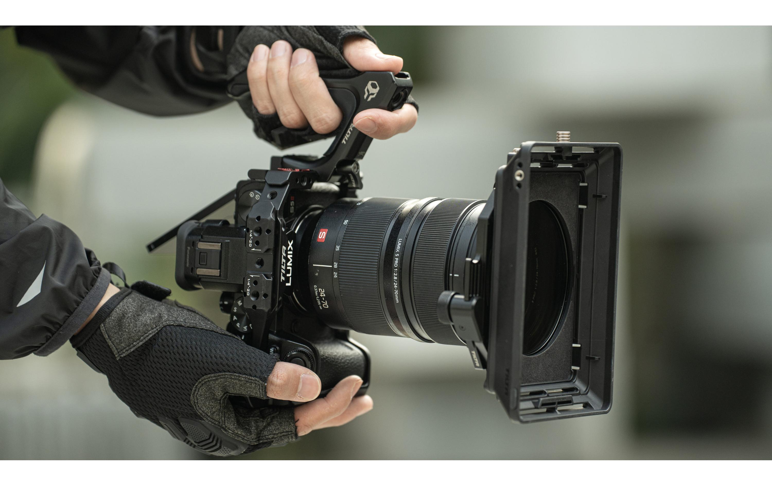 Full Camera Cage für Panasonic S5 II/IIX - SchwarzVerbessert die Funktionalität der Kamera und bietet gleichzeitig zusätzlichen Schutz