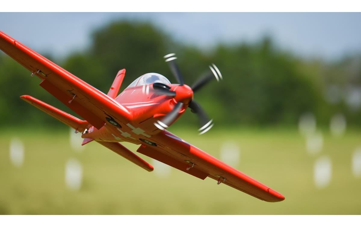 Motorflugzeug Pilatus PC-21 1100 mm PNP<br>Tiefdecker Flugmodell mit Einzeihfahrwerk