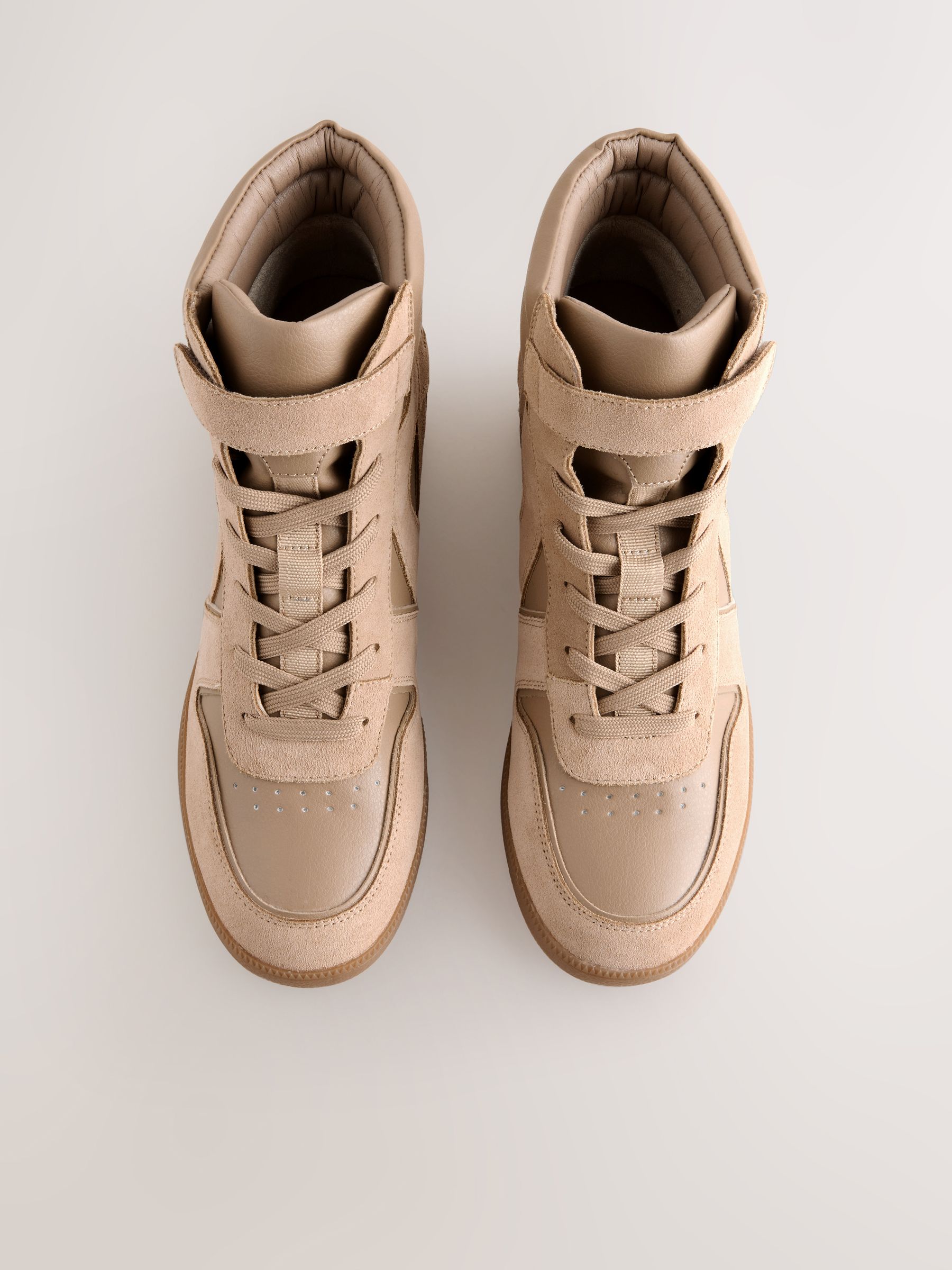 Taupe - Forever Comfort® sneakers met sleehak en veters