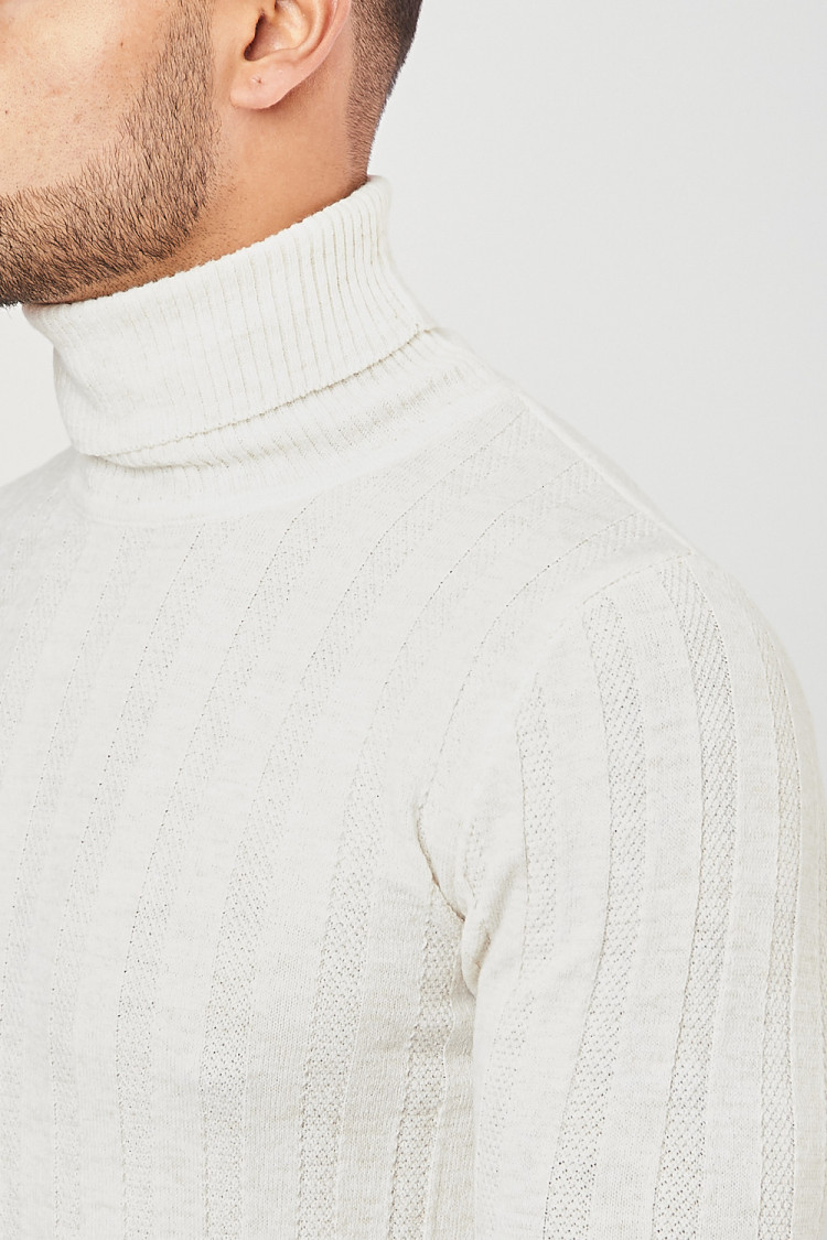Pull col roulé écru en maille