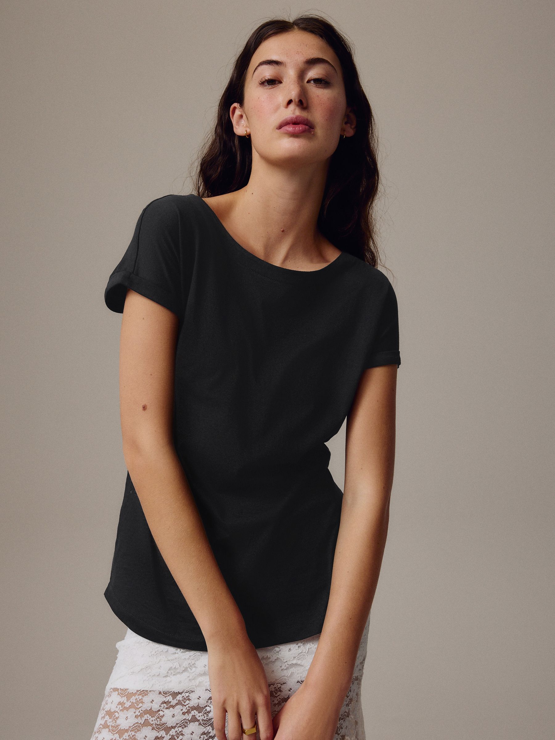 Zwart - T-shirt met kapmouwtjes