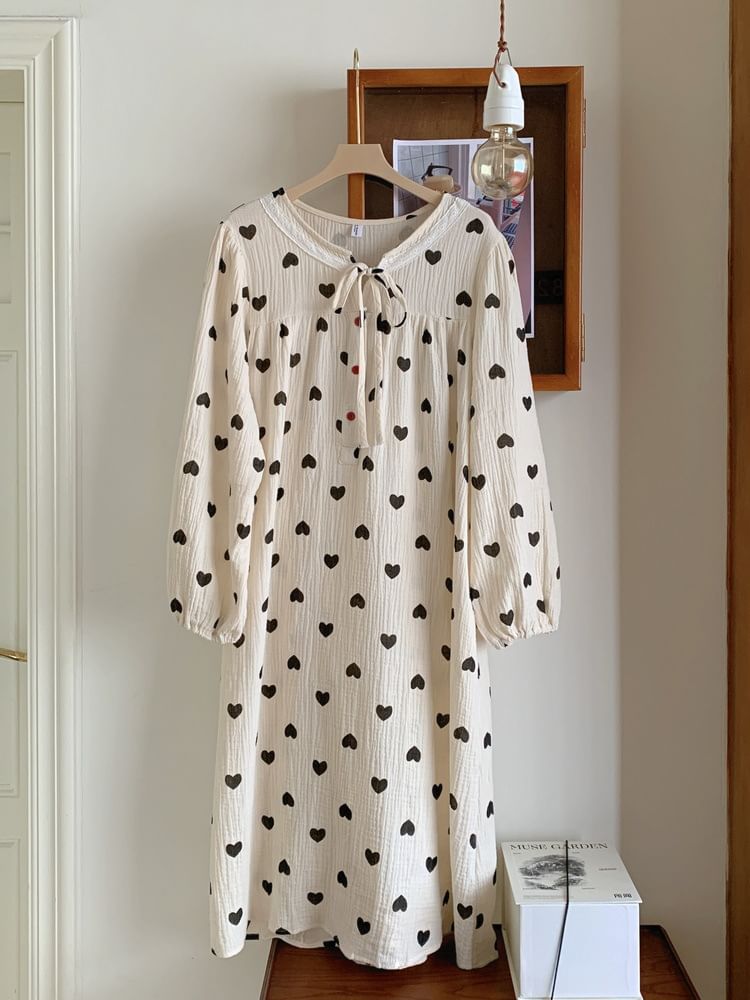 Tanee - Midi-pyjamajurk met pofmouwen en hartjesprint / Top met lange mouwen en hartjesprint en knoopjes / Broek / Set