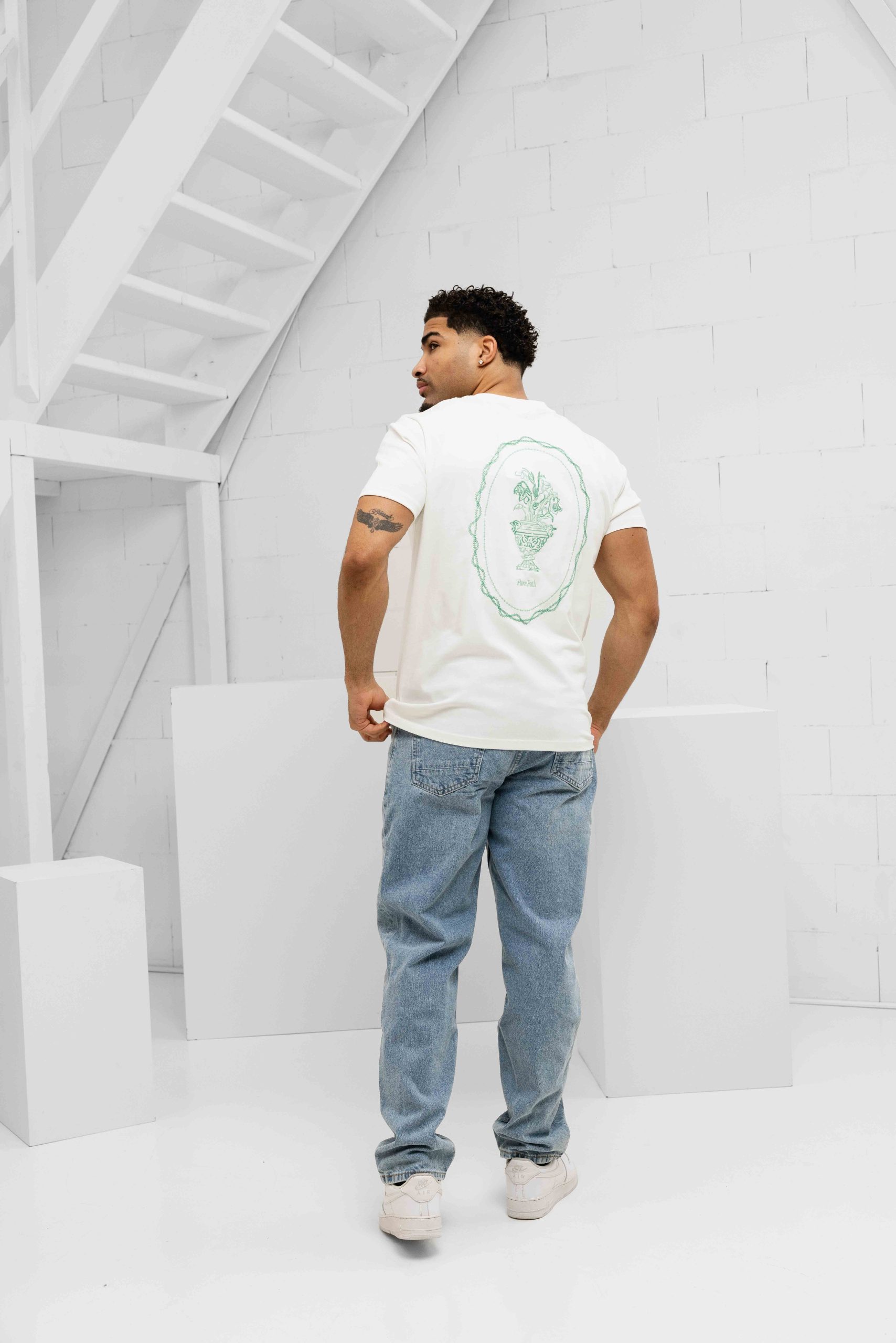 Pure Path Embroidered Vase T-Shirt Heren Gebroken Wit