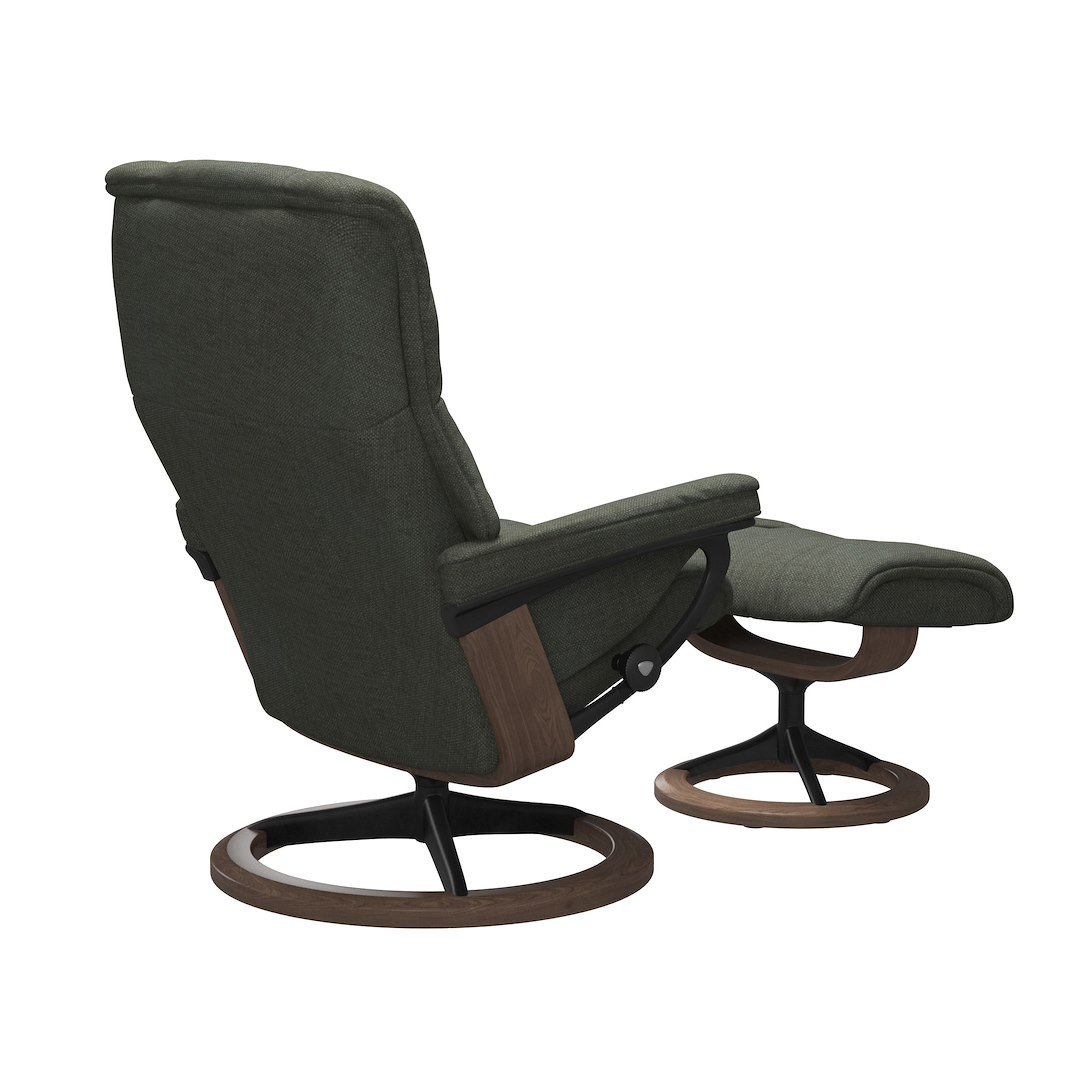 Mayfair (M) Signature lenestol med krakk Tekstil Daisy Green og Signature understell i valnøttbeiset og sort.