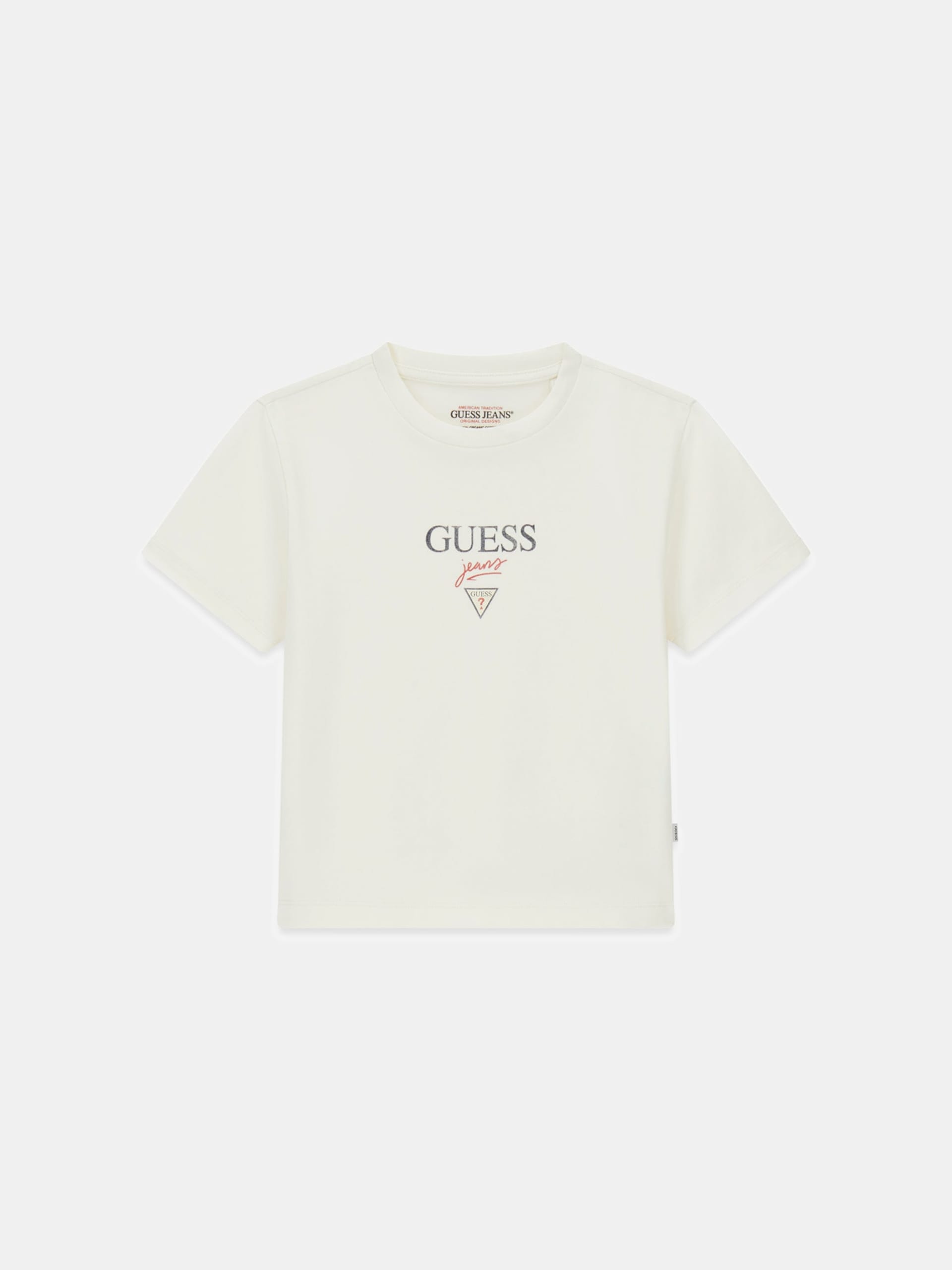 Camiseta com logotipo bordado