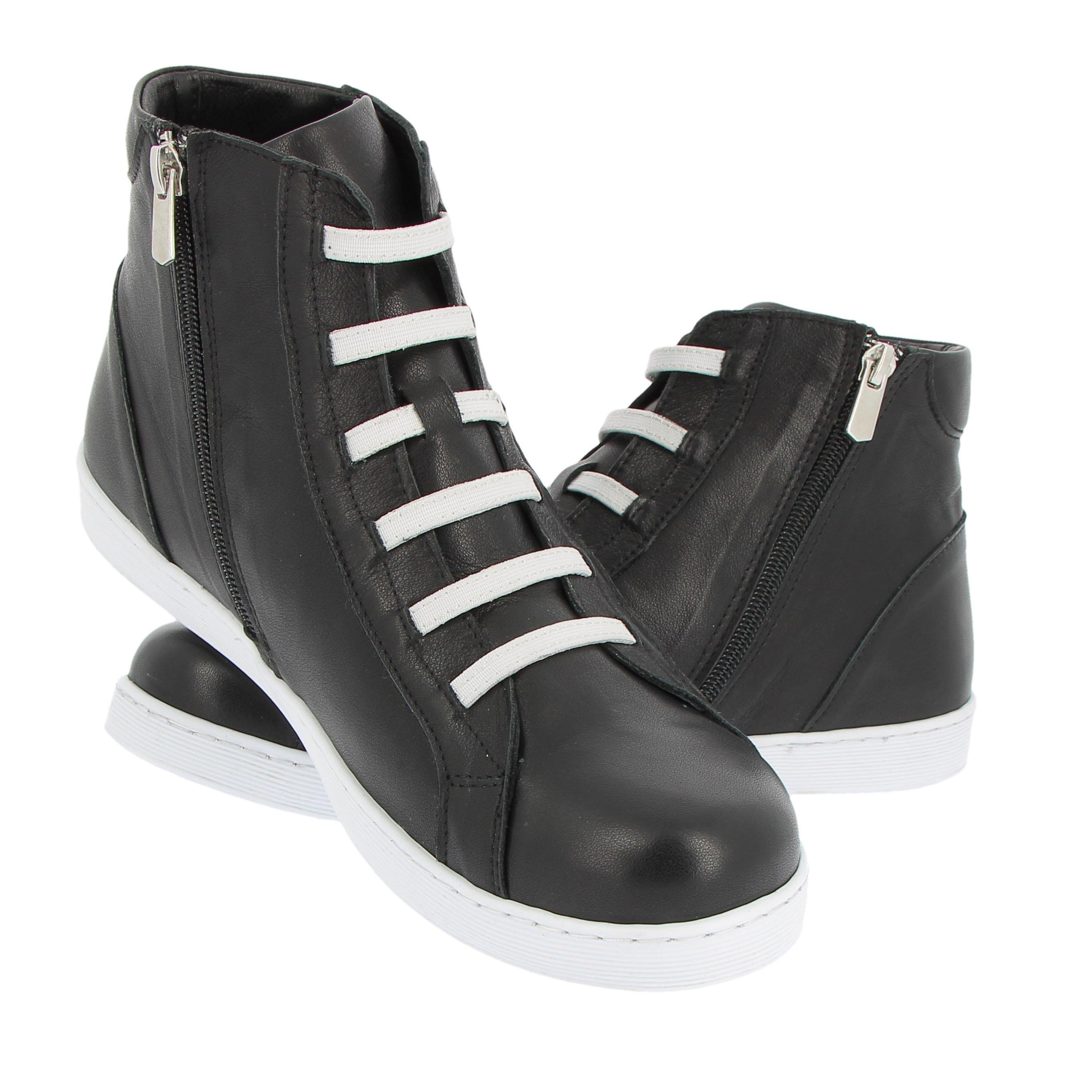 Schnürschuh mit elastischer Schnürung