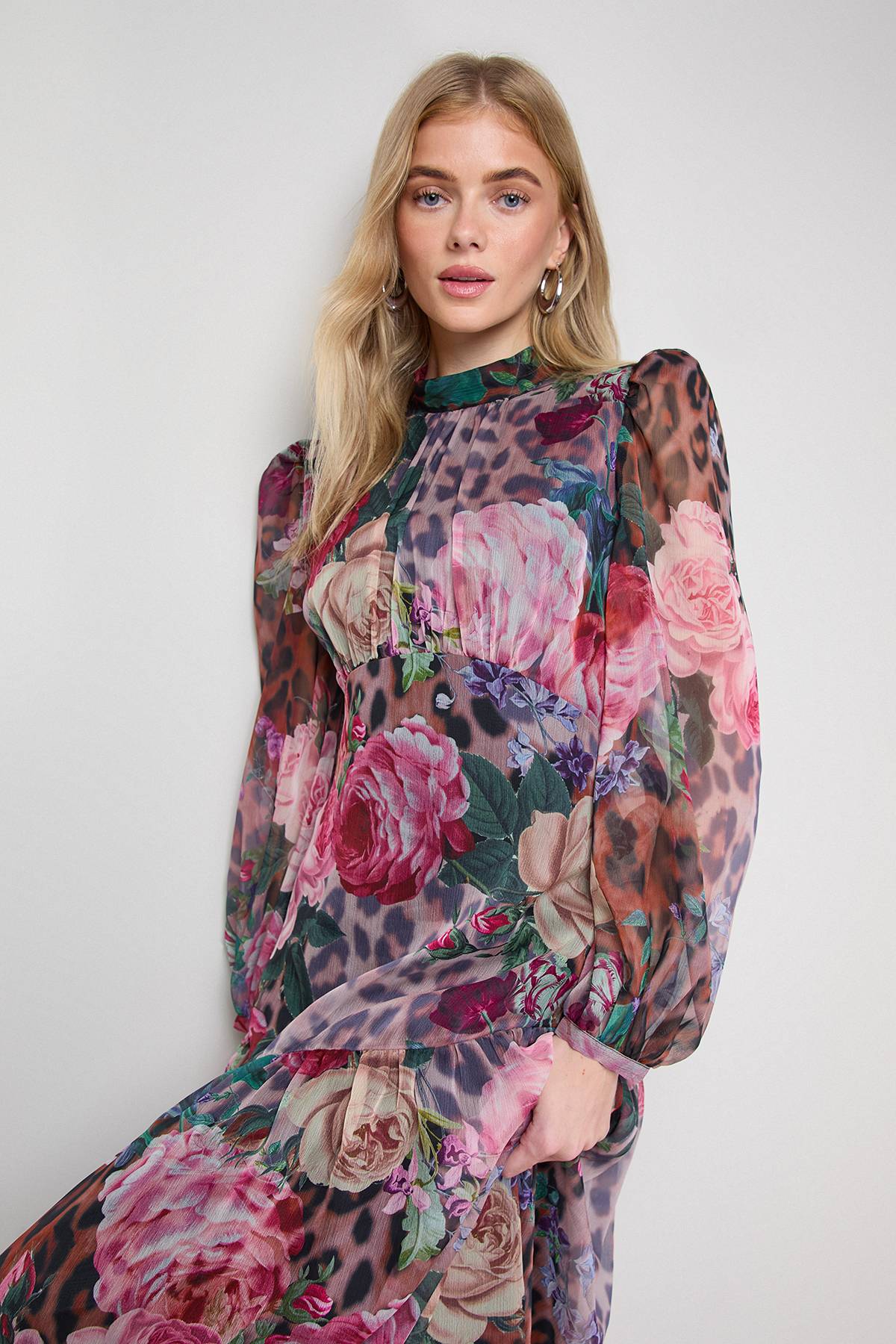 Oasis Robe Maxi à Manches Longues avec Taille Courbée Tombante Imprimée