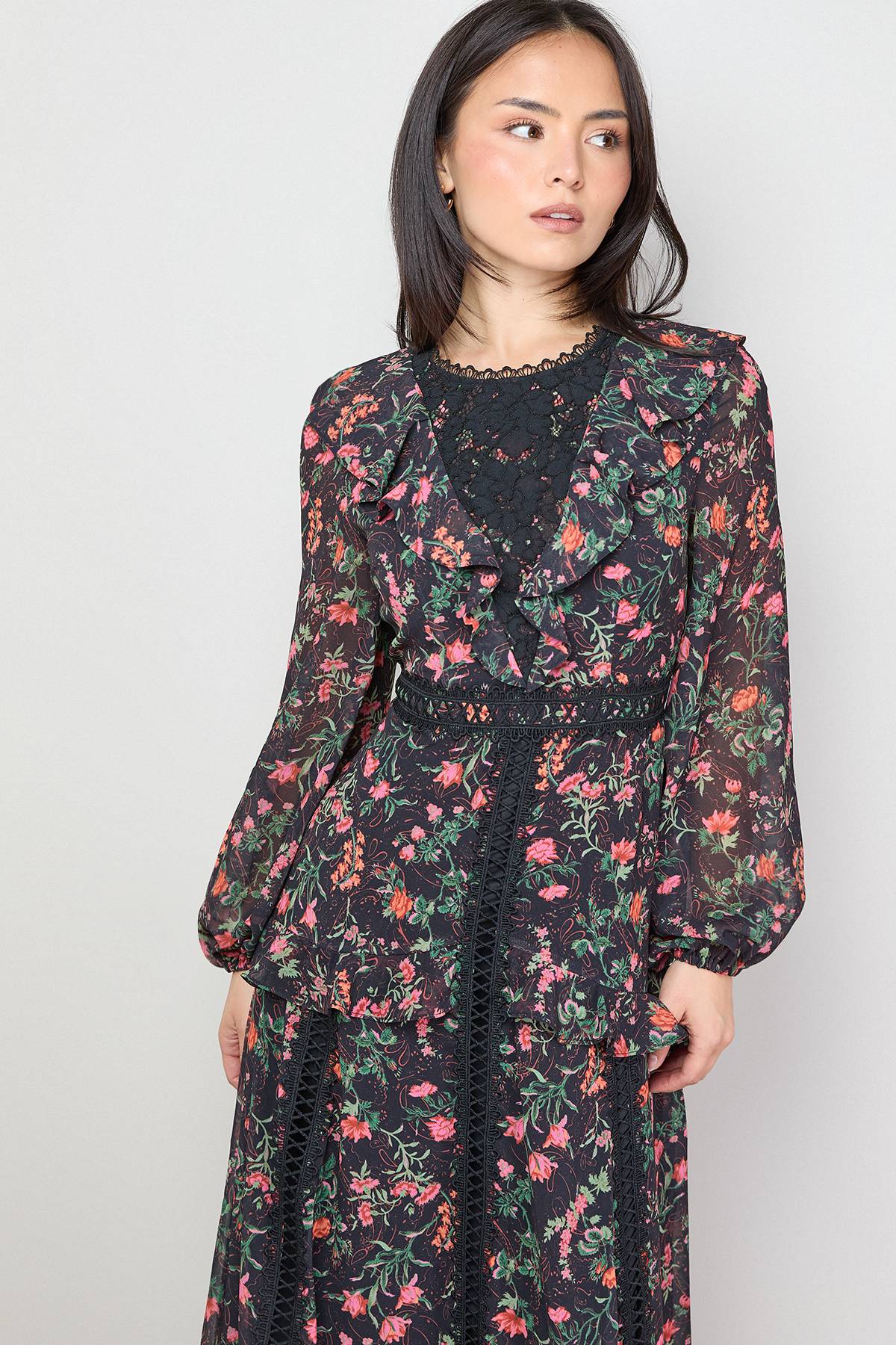 Oasis Robe Mi-Longue à Volants en Mousseline Imprimée avec Détails de Dentelle Petite Taille