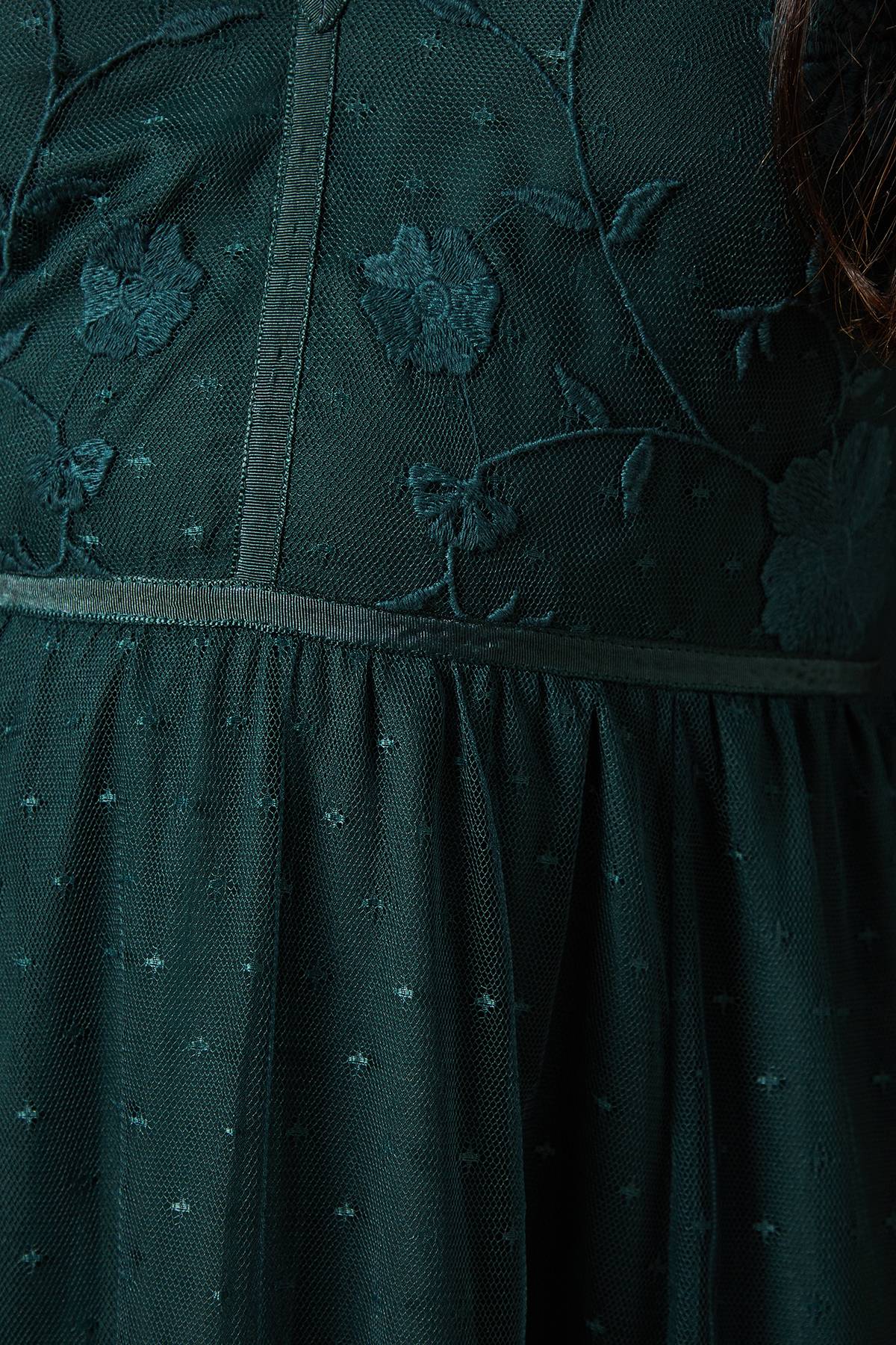Oasis Robe Mi-Longue Étagée en Maille Brodée pour Occasions Spéciales