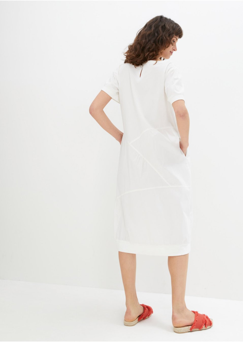 Robe avec poches latérales, forme en O
