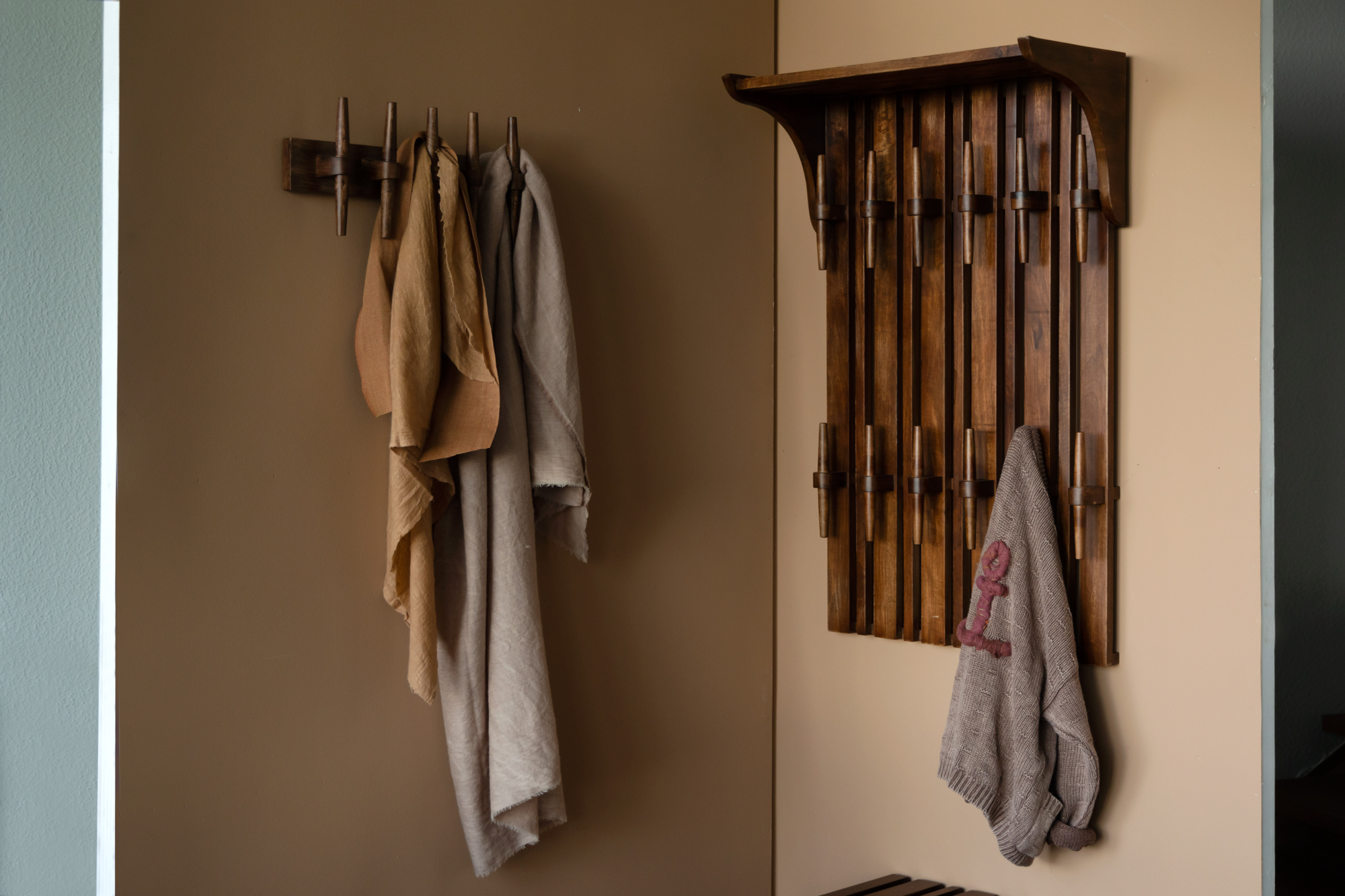 WALL COAT RACK SHELF JAKUB WALNUT