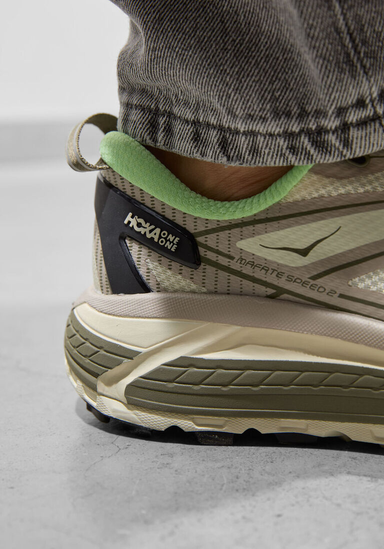 grijze hoka lage sneakers mafate speed 2