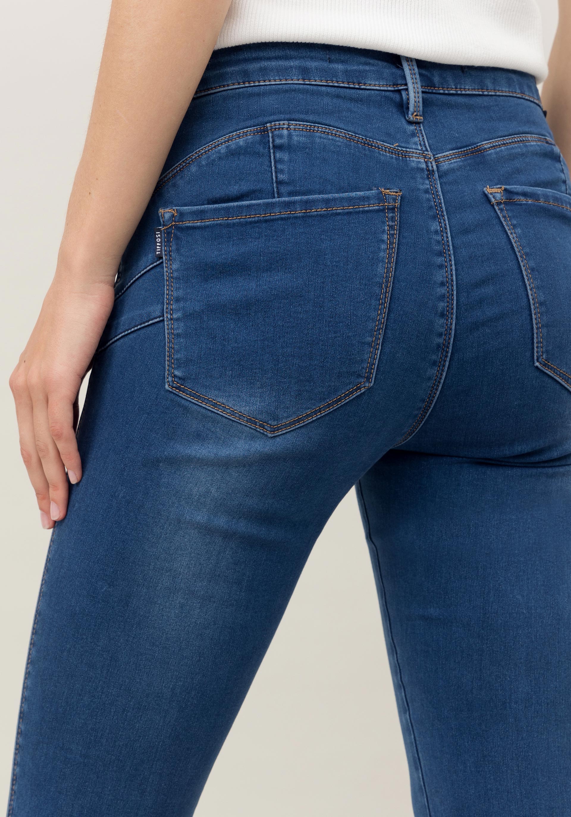Jeans Push-up Skinny Cintura Média