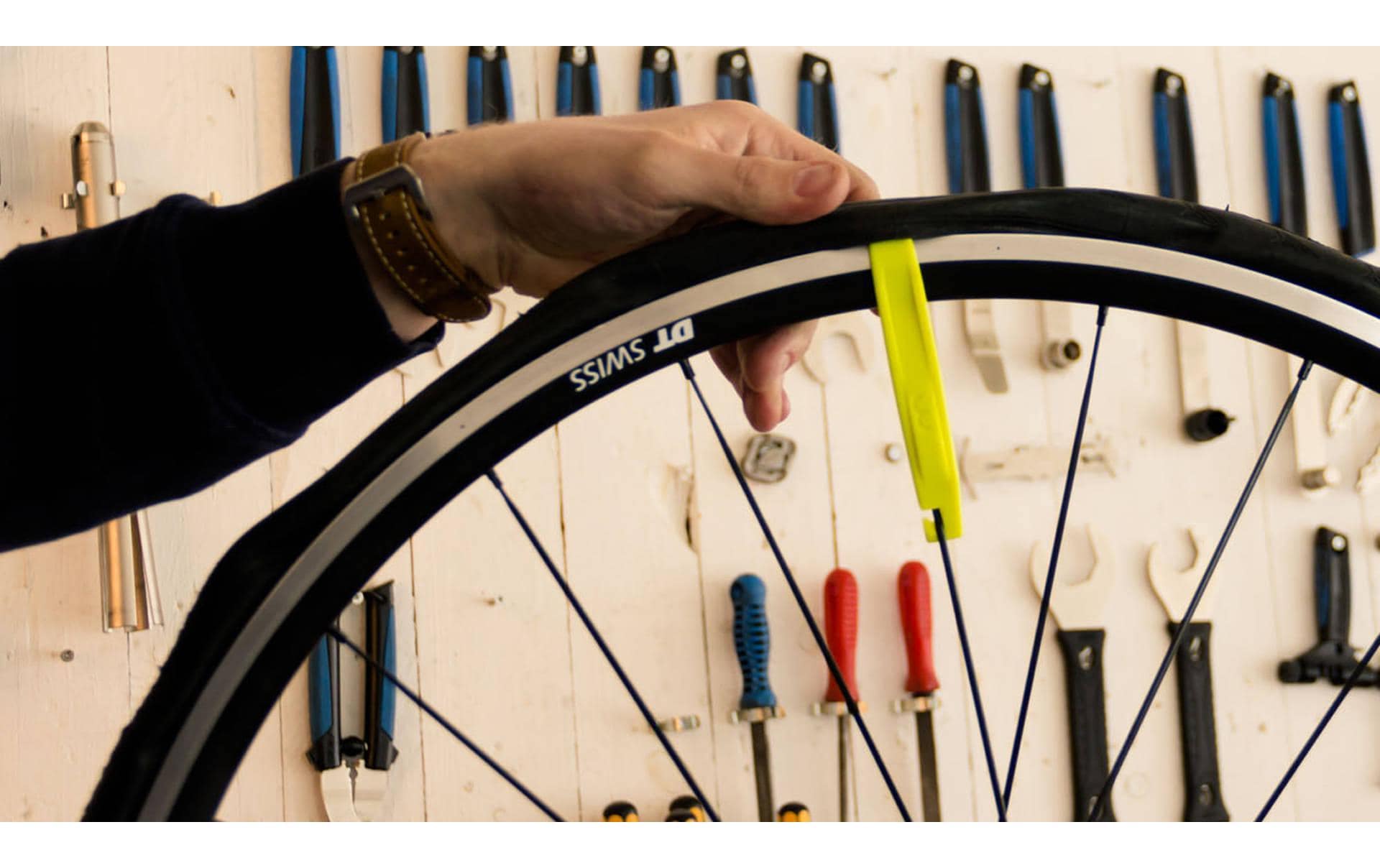 Reifenheber EasyLift BTL-81 SchwarzLeicht handhabbare Velopneu-Heber