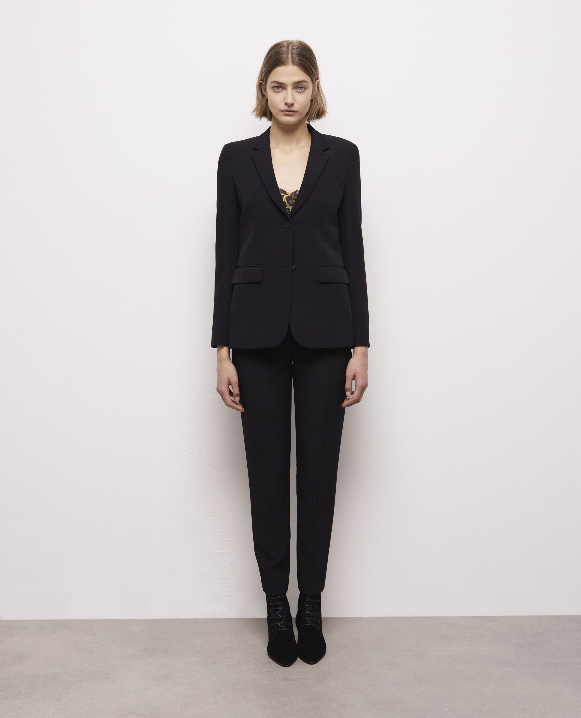 Veste de costume en crêpe noire