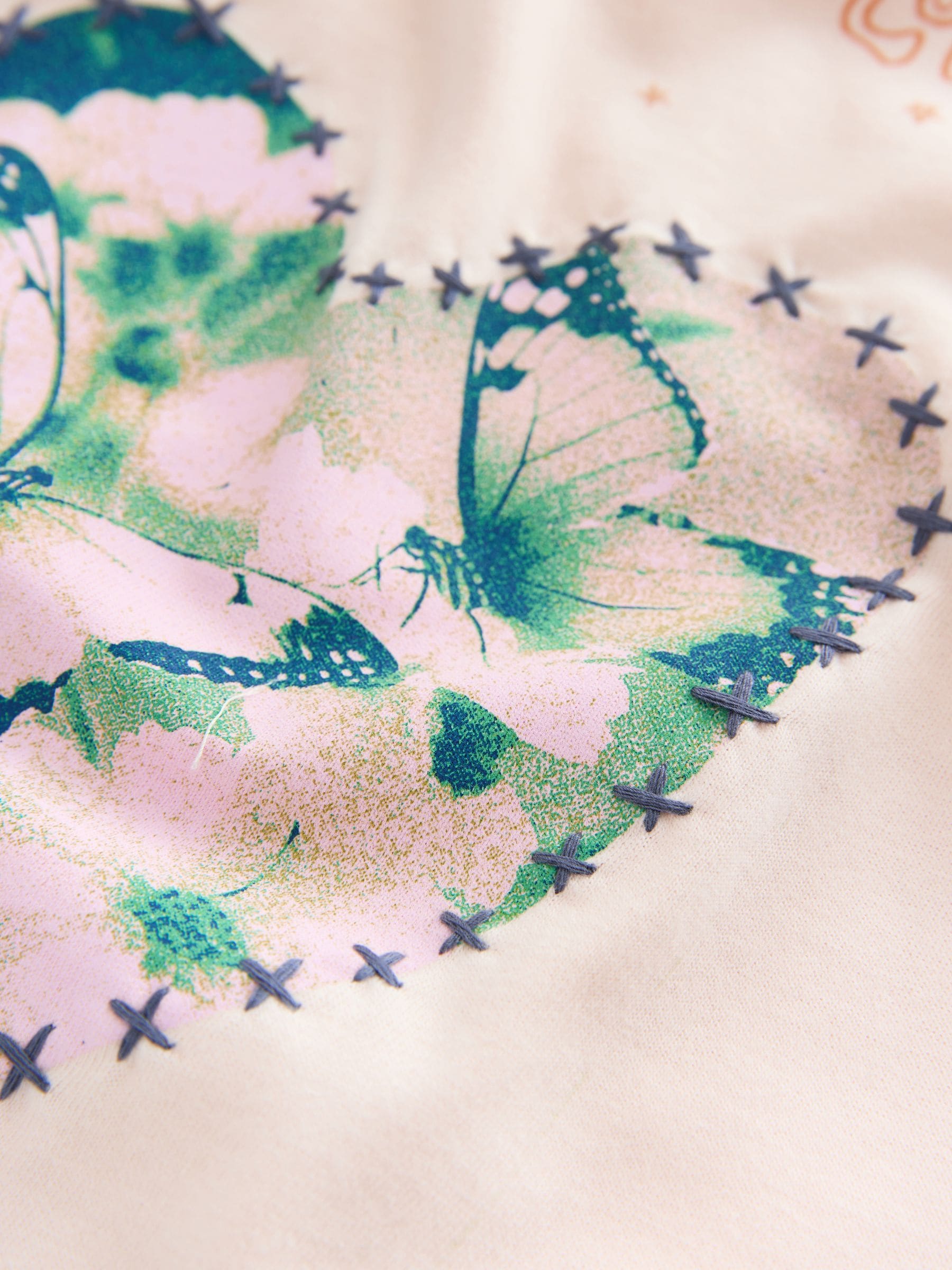 Ecru met hartenprint - Oversized T-shirt met grafische print (3-16jr)