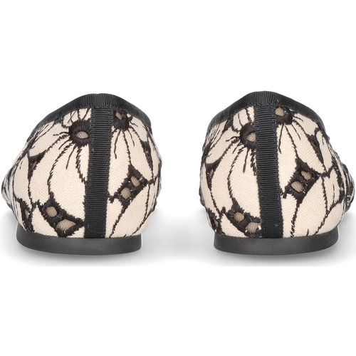 Pretty Ballerinas - Ella Marrón