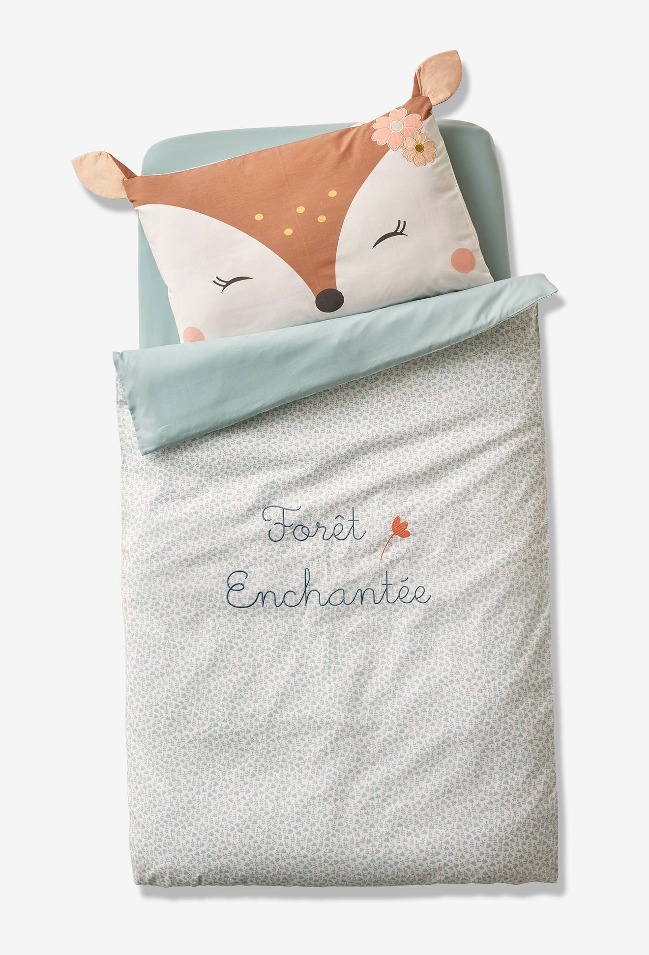 Fronha para travesseiro de bebê com estampa da Floresta Encantada, branca lisa com motivos.