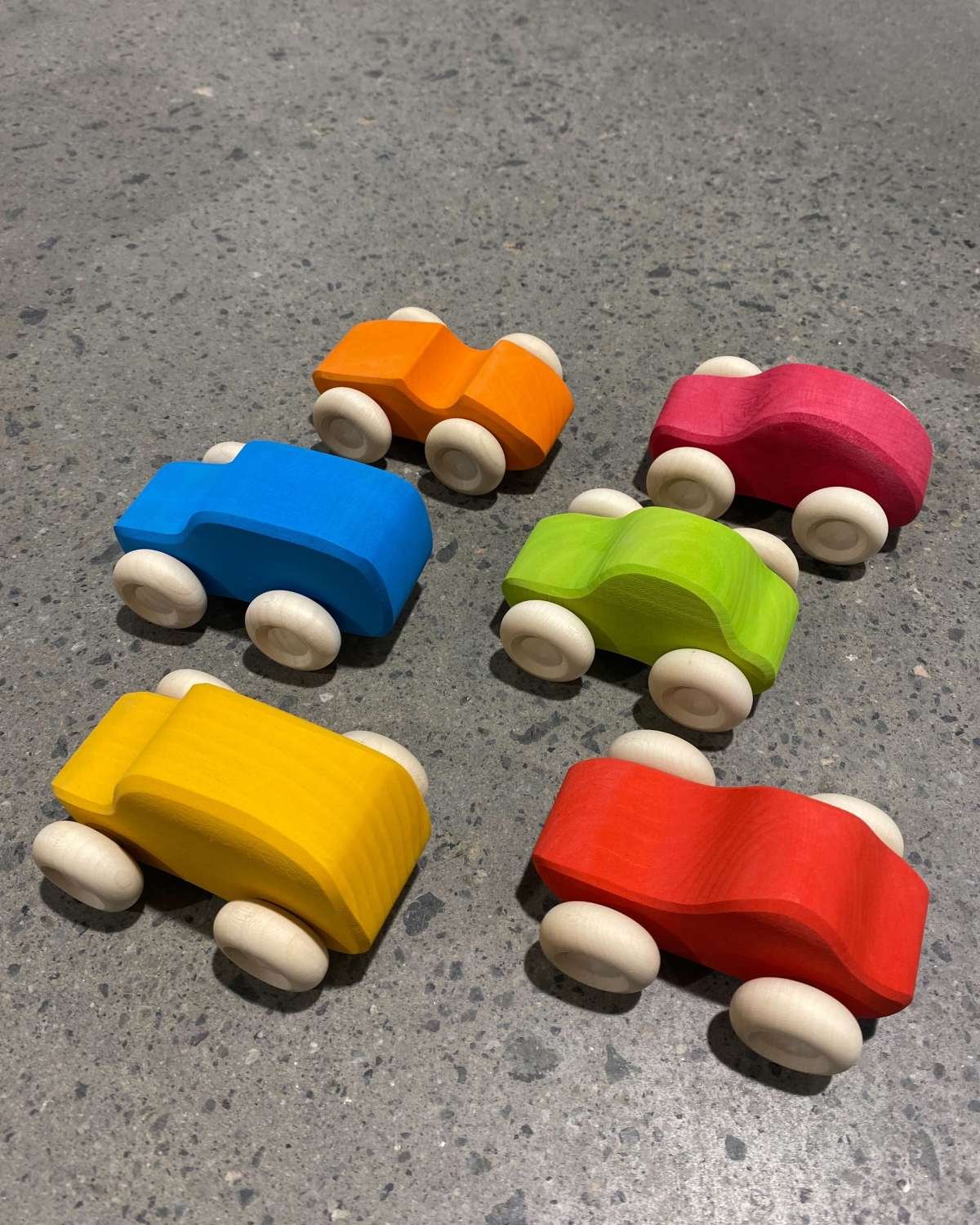 Lekebil i tre – Håndlaget Treleke – 10cm