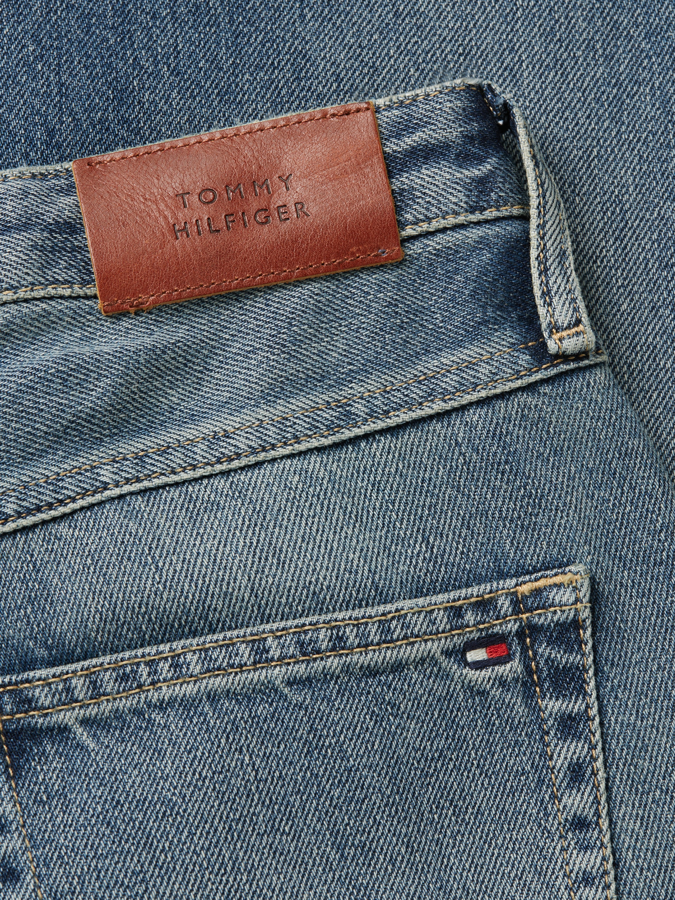 Tommy Hilfiger Straight-Jeans »CLASSIC STRAIGHT HW A TWIST BETH« mit Tommy Hilfiger Logo-Badge