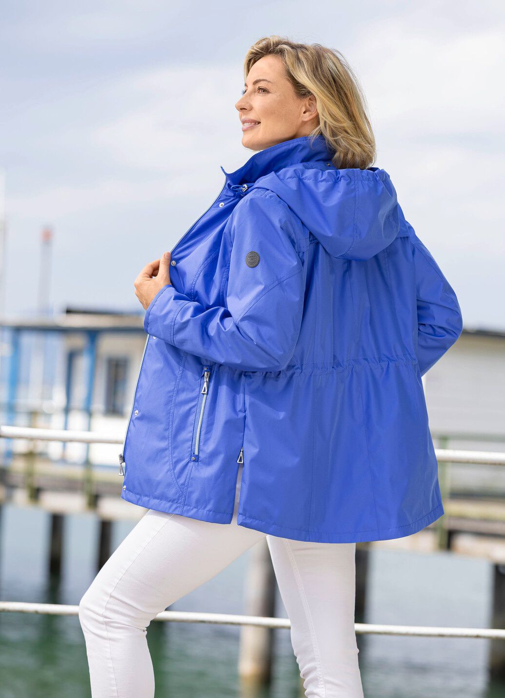 Funktionsjacke mit abnehmbarer Kapuze