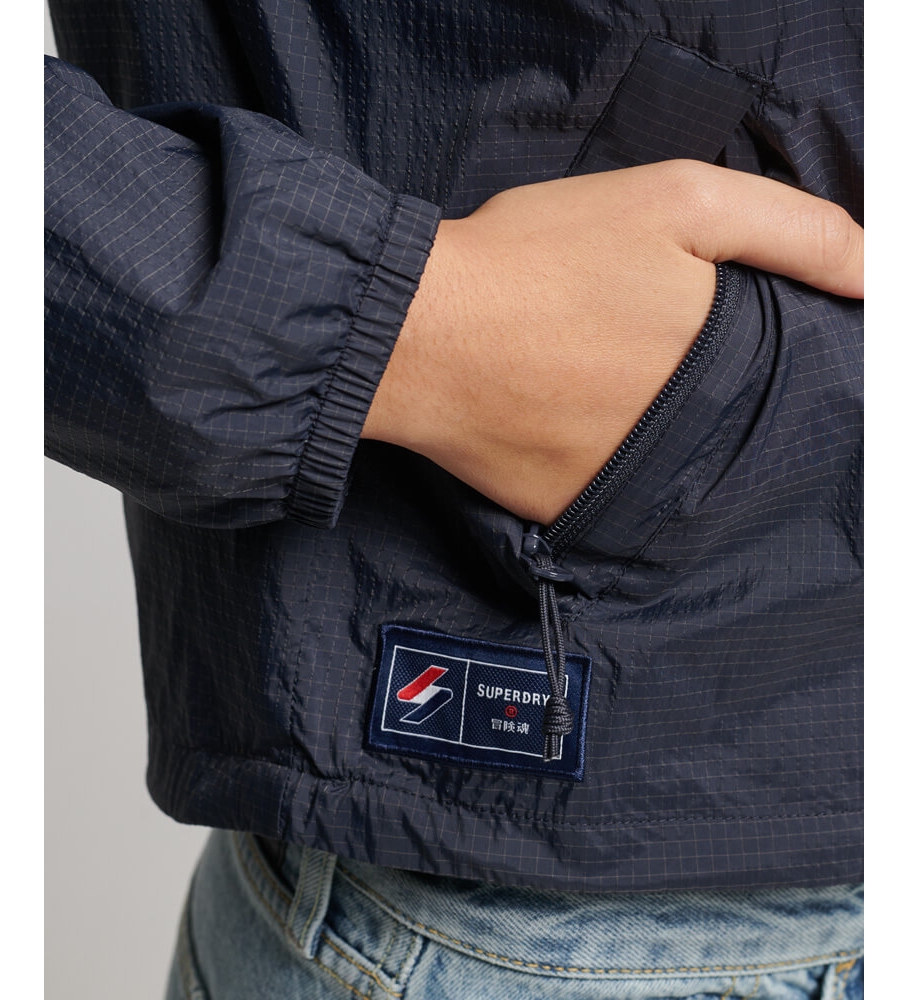 Jaqueta Superdry Code Standard Lightweight Logo na cor azul marinho