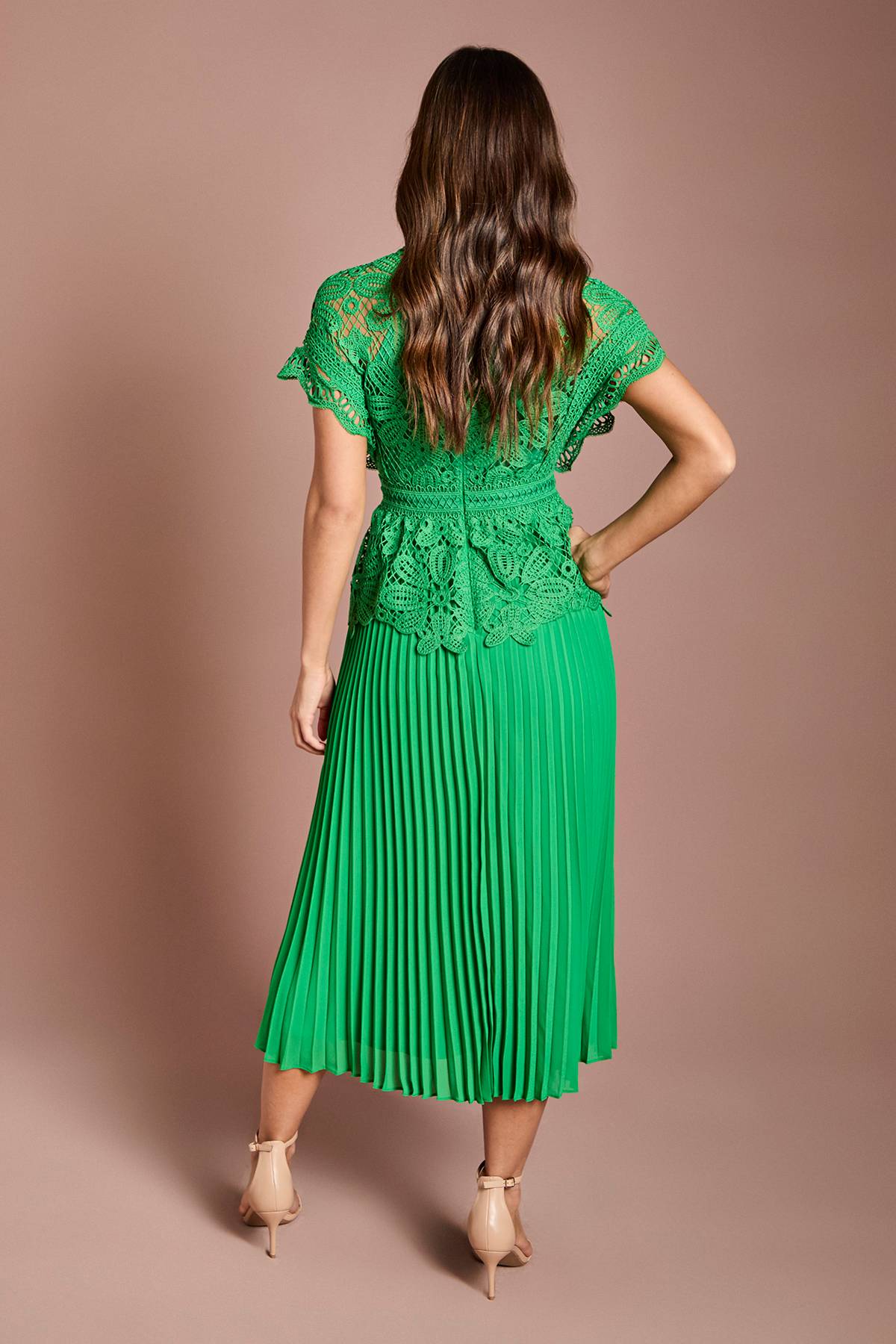 Coast Robe Midi À Col Avec Haut En Dentelle Et Jupe Plissée