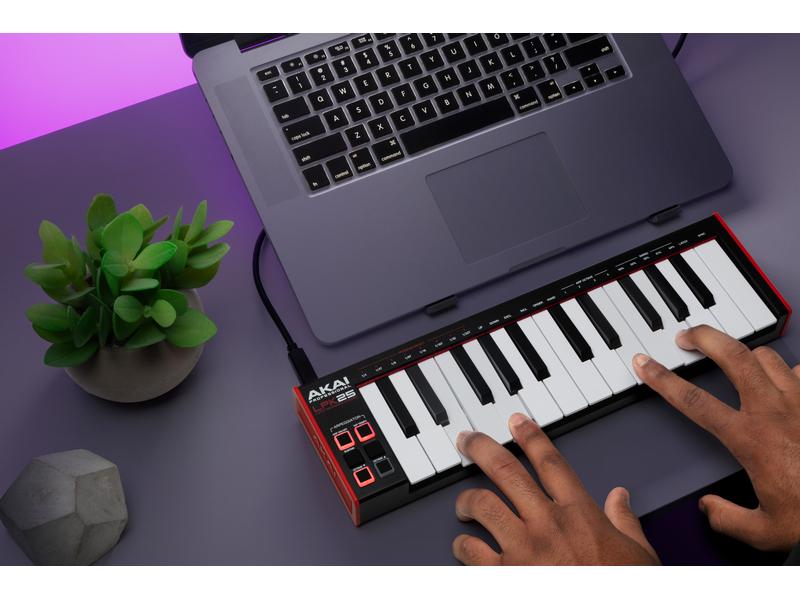 Akai Keyboard Controller LPK25 MKII Perfekter Begleiter für Piano- und Keyboard-spielende Musiker auf der ganzen Welt