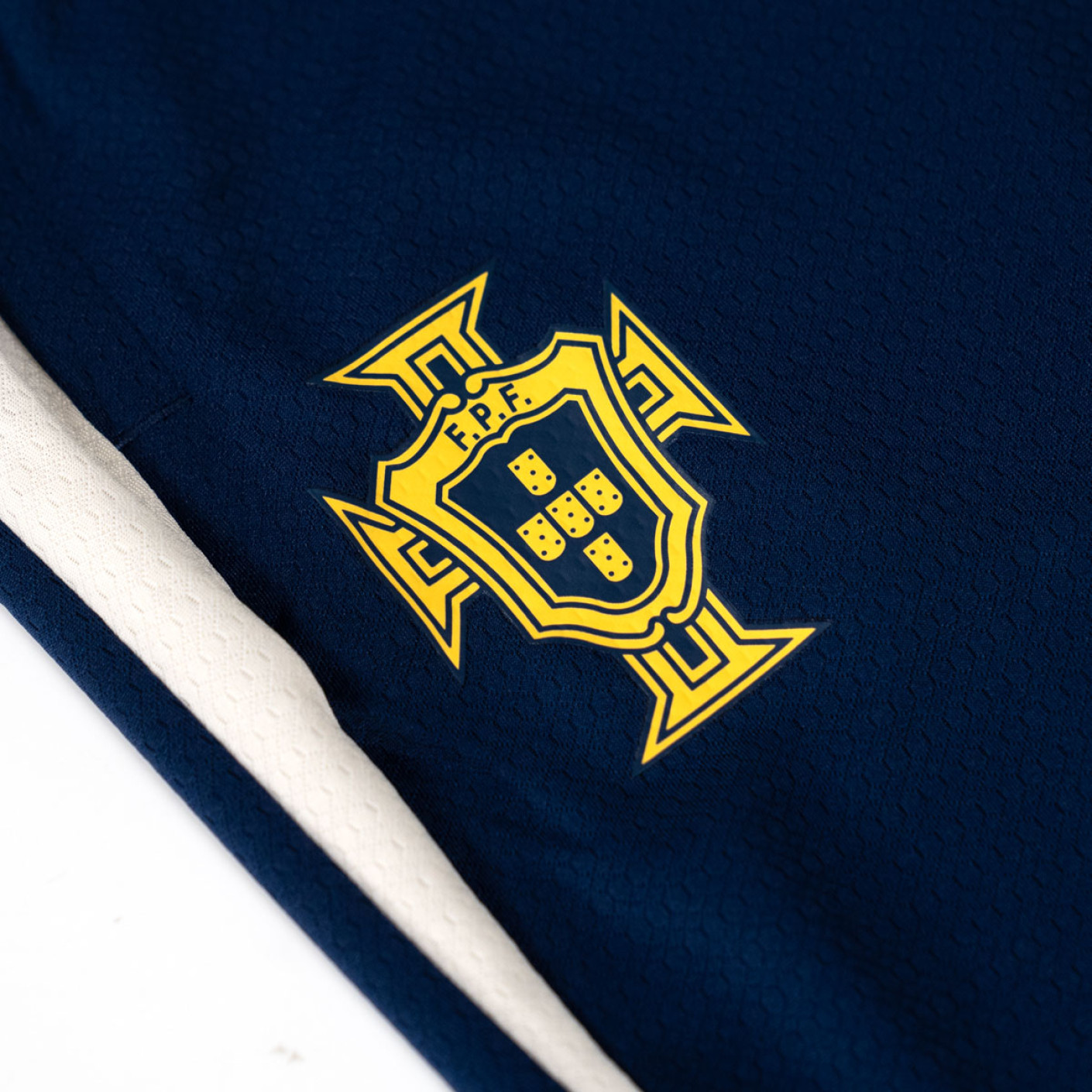 PUMA Portugal Trainingsbroek 2025-2026 Kids Donkerblauw Gebroken Wit Geel
