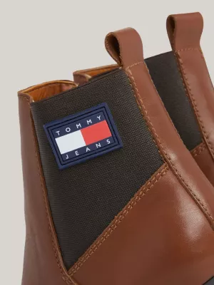 Botas Essenciais de Couro com Salto Alto