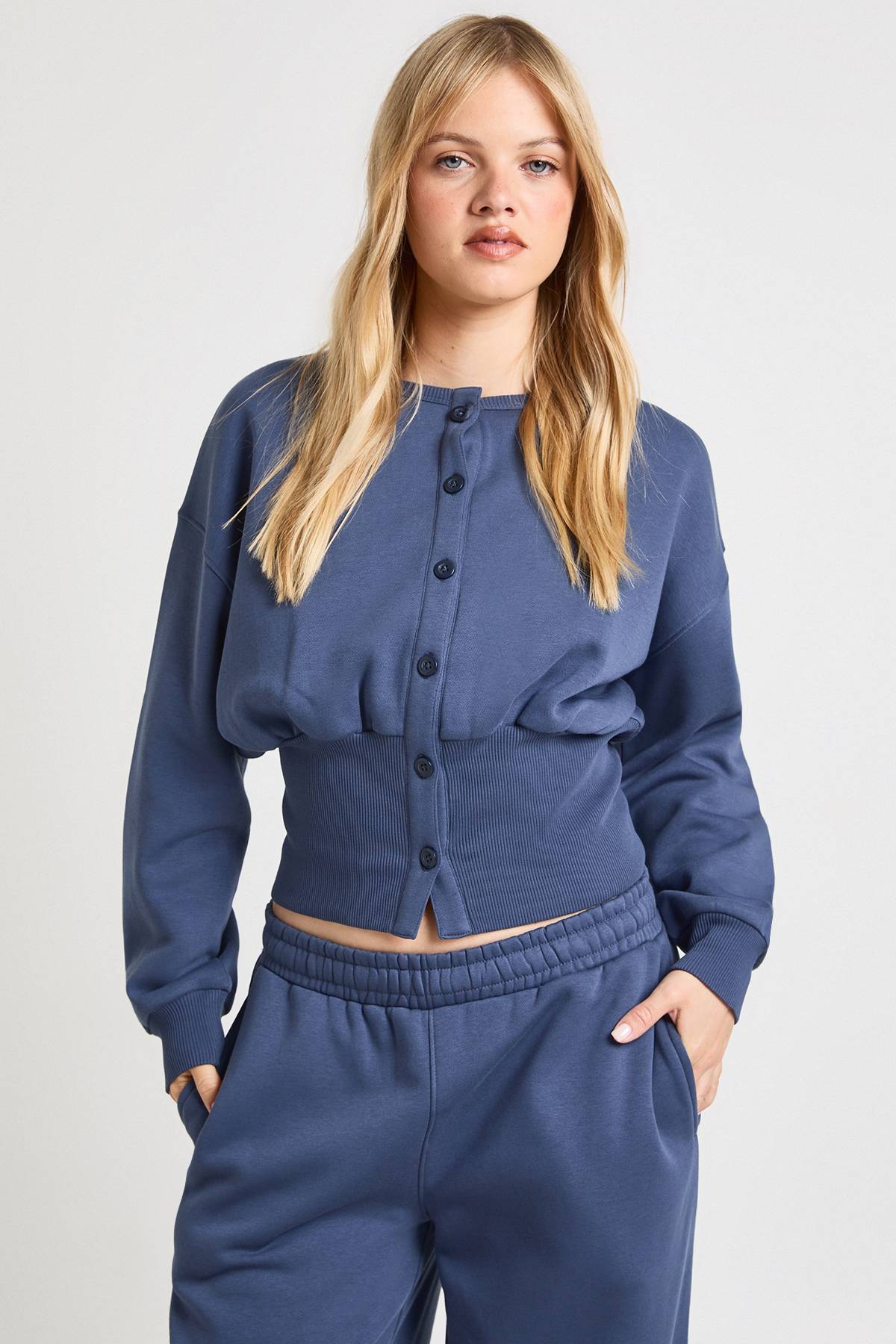 boohoo Ensemble De Survêtement Petite Taille Sweat-shirt Boutonné Taille Cintrée
