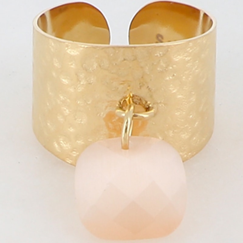 Bague martelée - Acier inoxydable doré, pampille carrée & pâte de verre rose clar