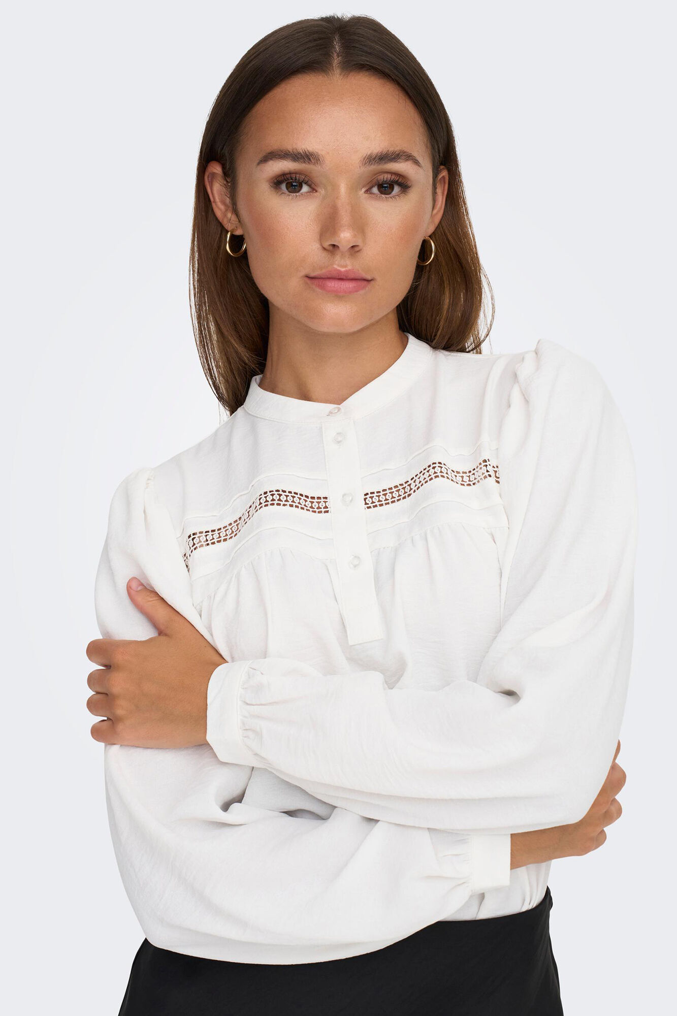 Blusa de renda de mangas compridas