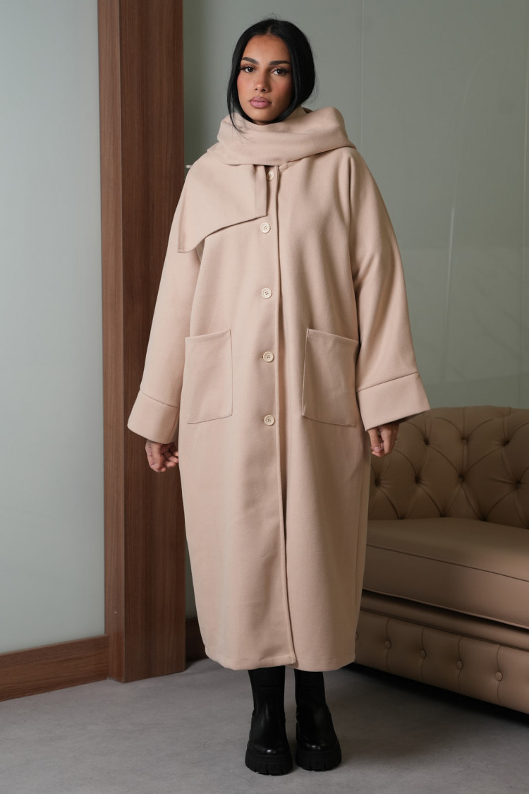 Manteau beige à capuche avec écharpe intégré