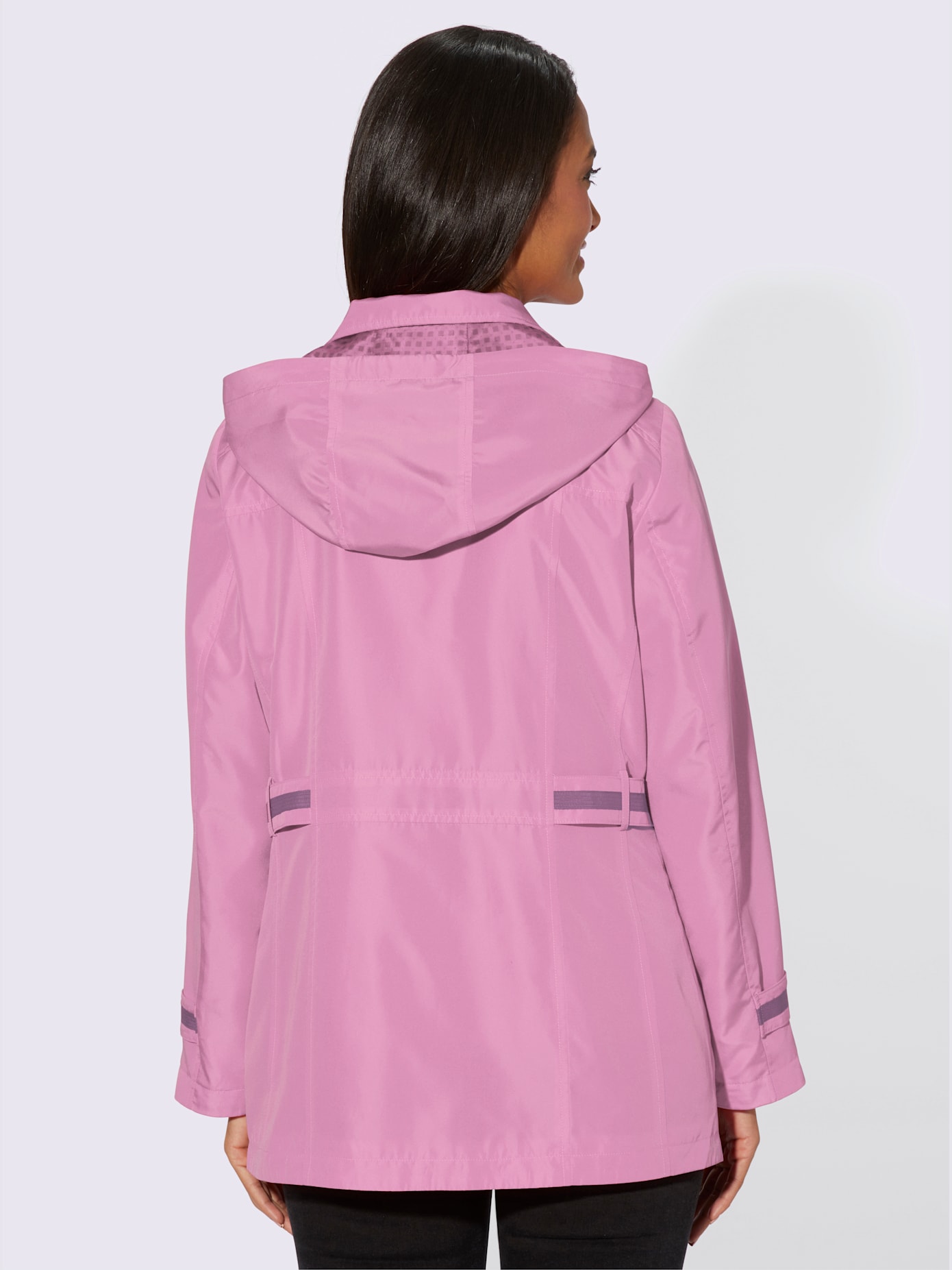 Veste capuche amovible grâce à une glissière