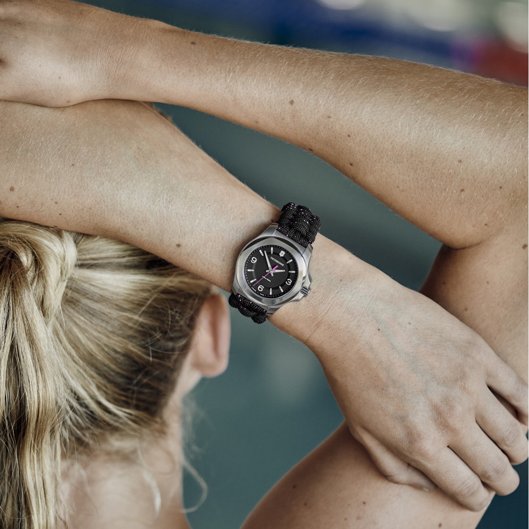 Victorinox Swiss Army I.N.O.X. V Lady Silbrig / Schwarz