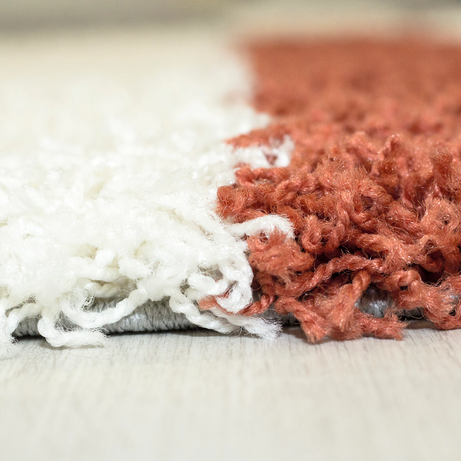 Designer Hochflor Teppich mit Karo- und Linienmuster, Flauschiger Langflor
