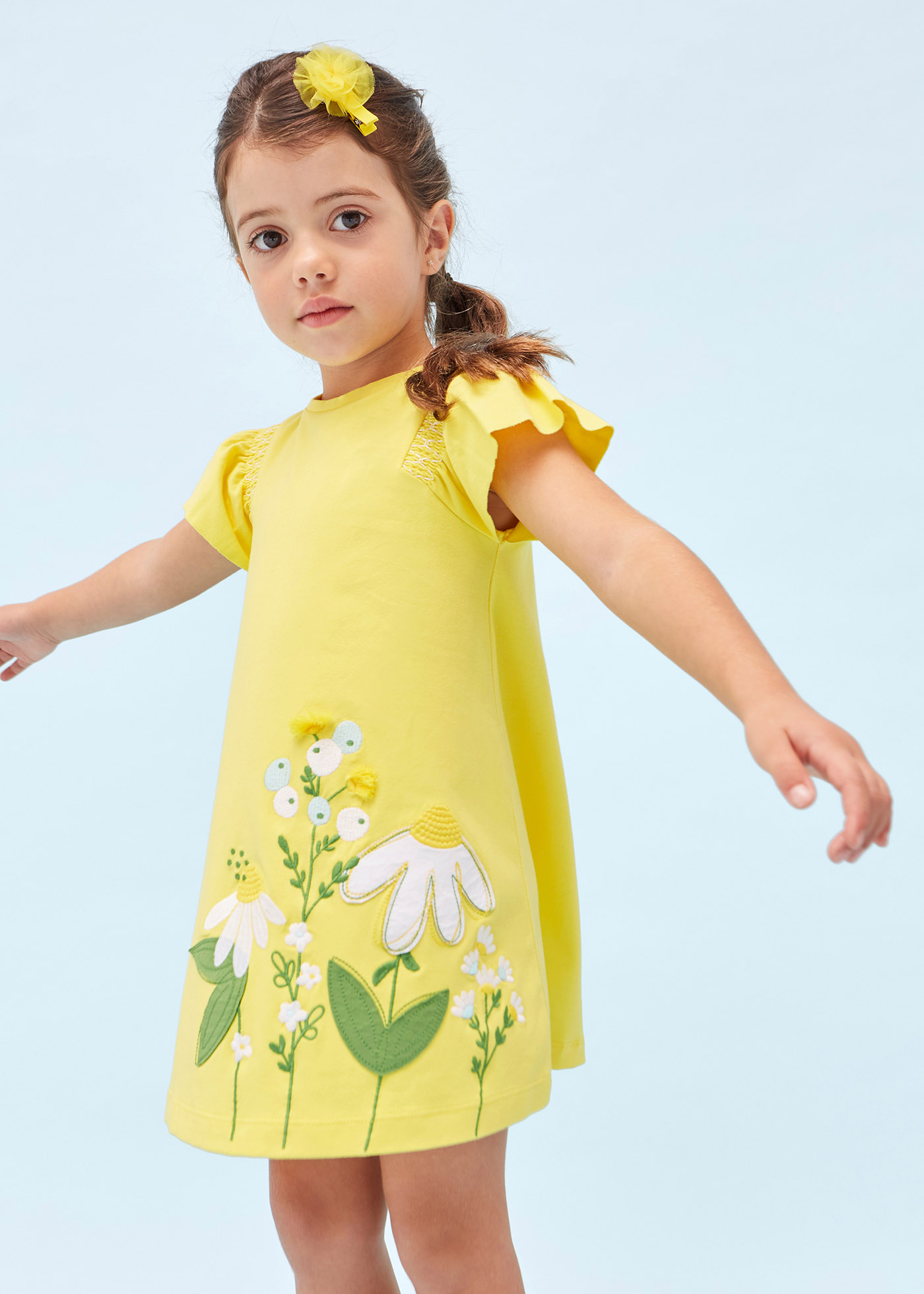 Vestido de algodão com apliques e bordados para meninas