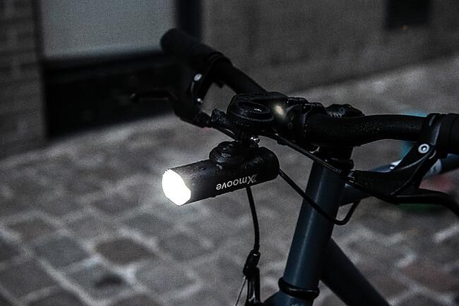 XMOOVE - LAMPE AVANT AVEC POWERBANK 3200mAh + SUPPORT