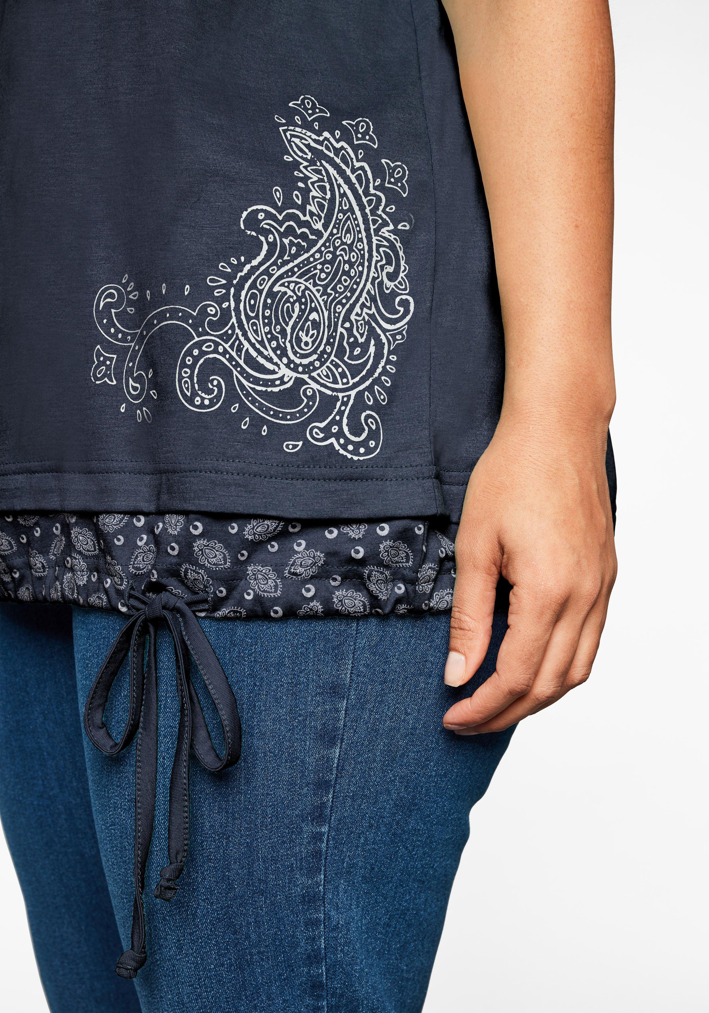 Shirt in 2-in-1-Optik mit Print und Tunnelzug