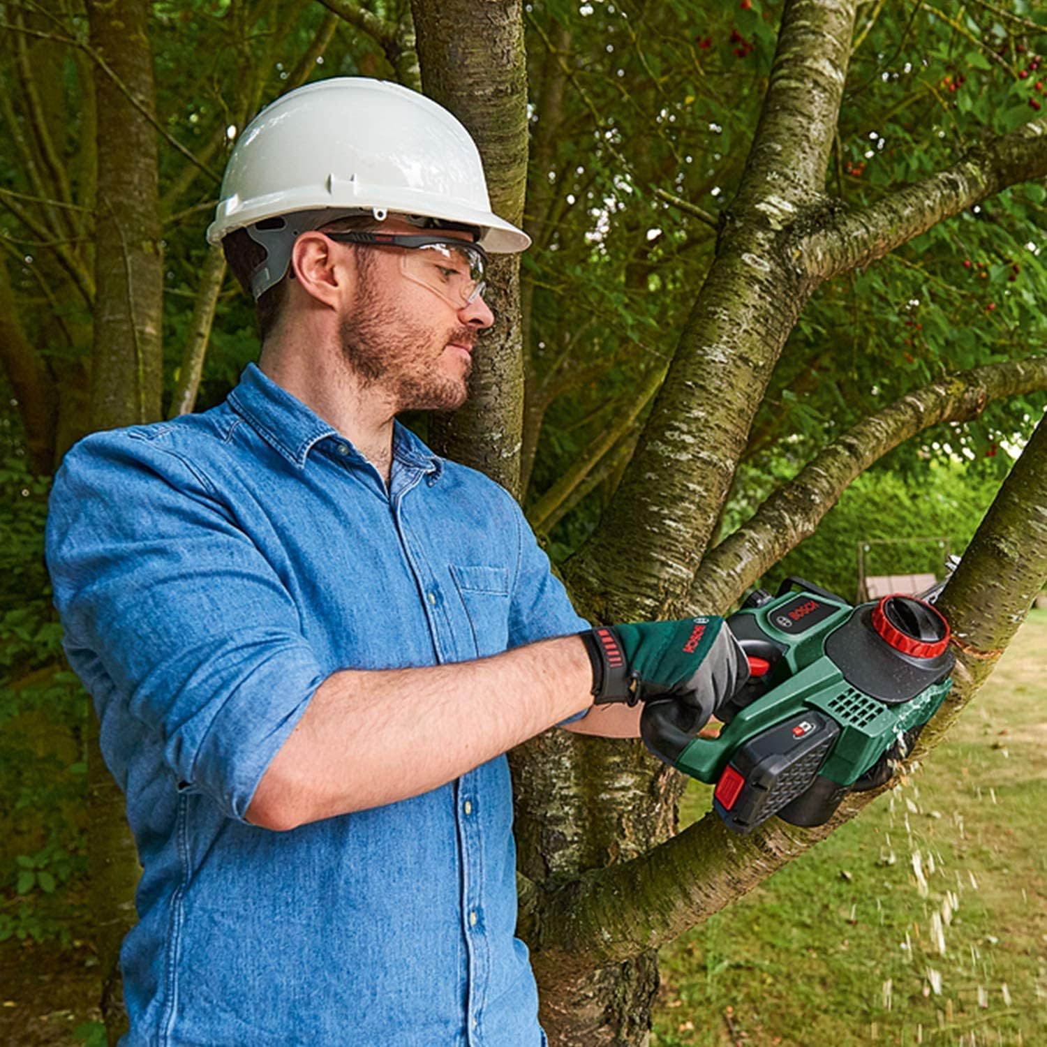 Bosch Akku Kettensäge UniversalChain 18 (1 Akku, 18 Volt System, im Karton) + Bosch Ersatzkette (für UniversalChain 18, in Blisterverpackung)
