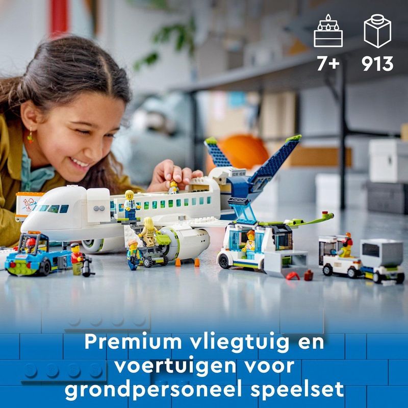 LEGO City - Passagiersvliegtuig Bouwpakket - Vliegtuig - Inclusief Voertuigen en Minifiguren